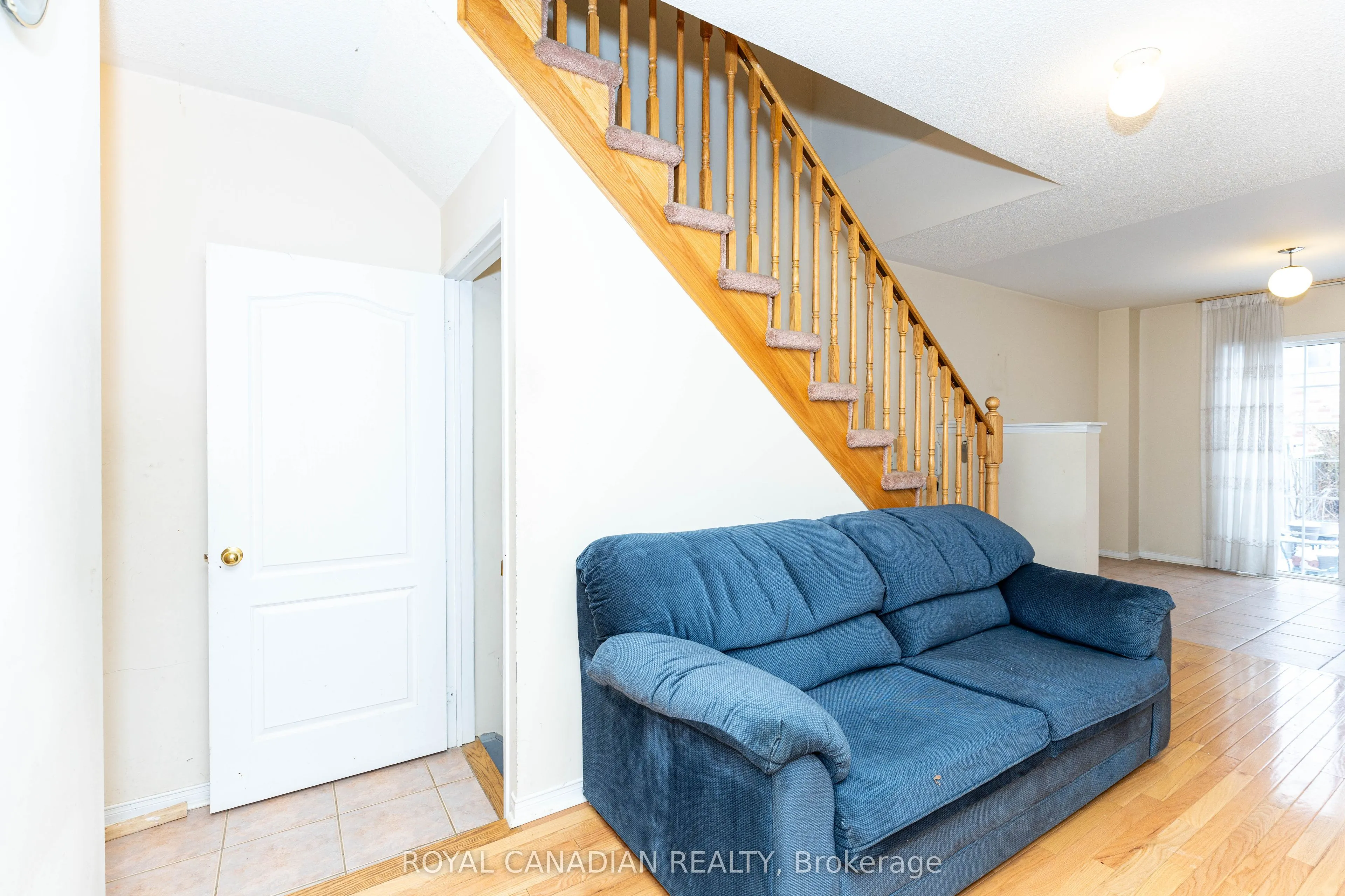 101 Crystalview Crescent