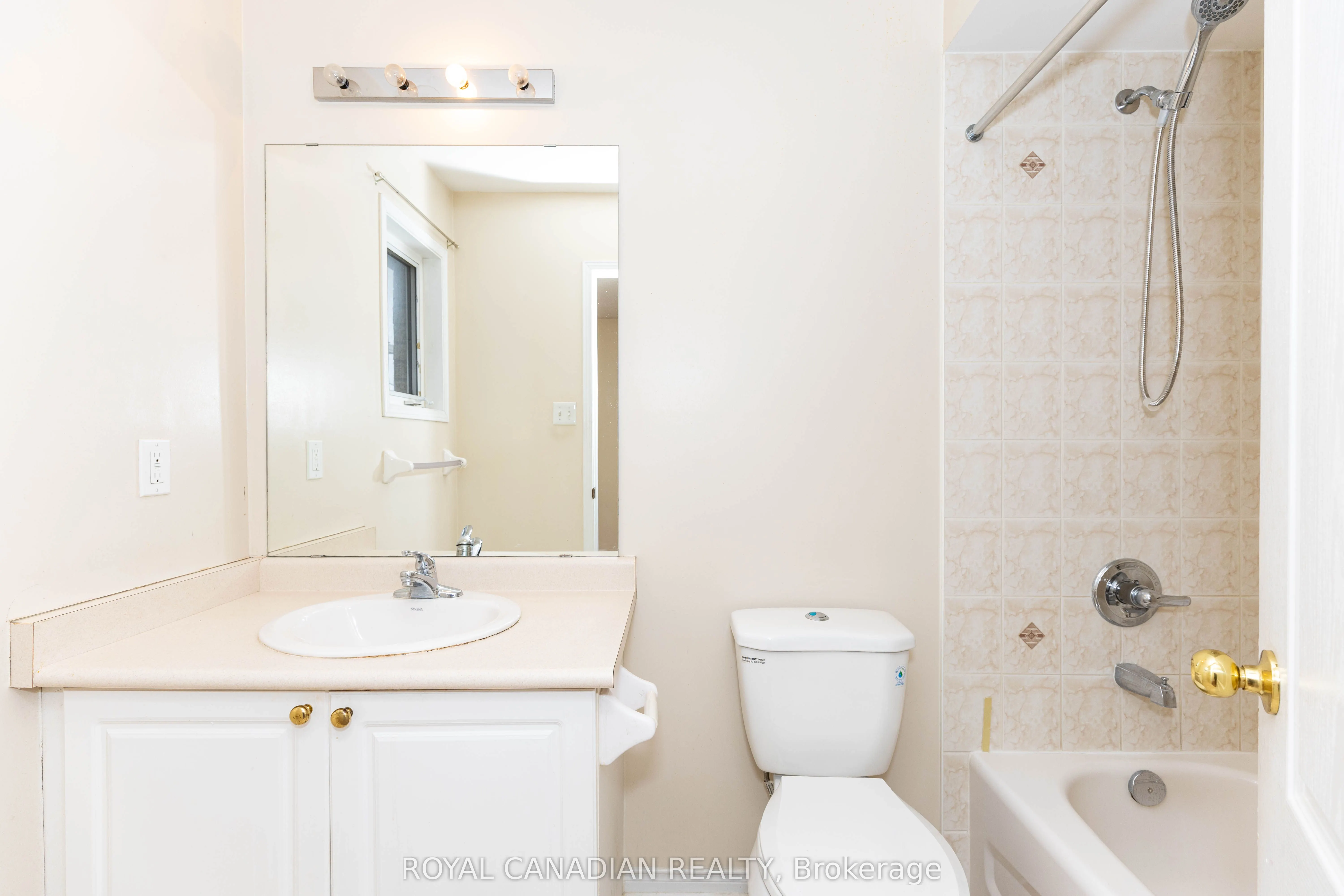 101 Crystalview Crescent