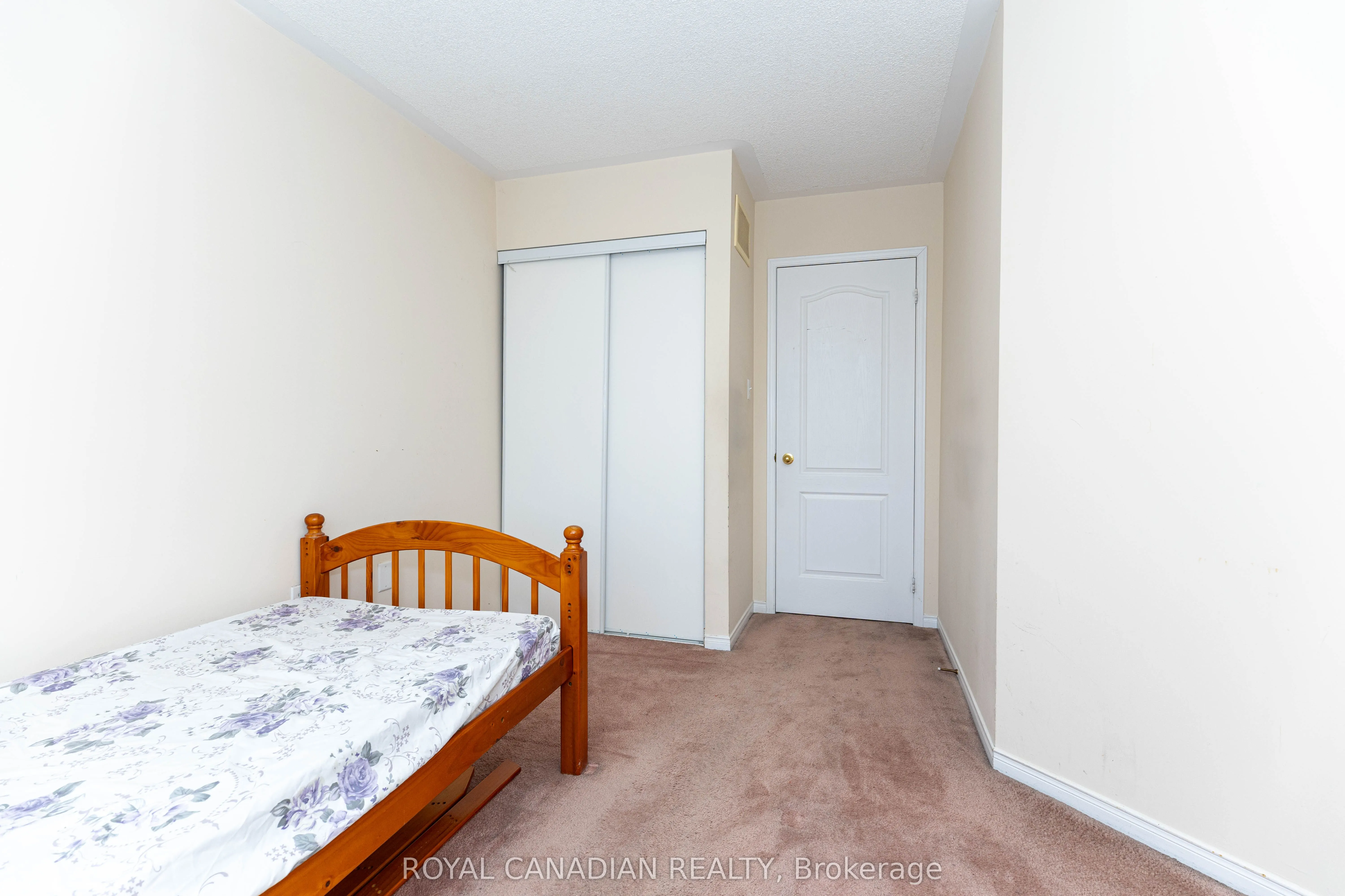 101 Crystalview Crescent