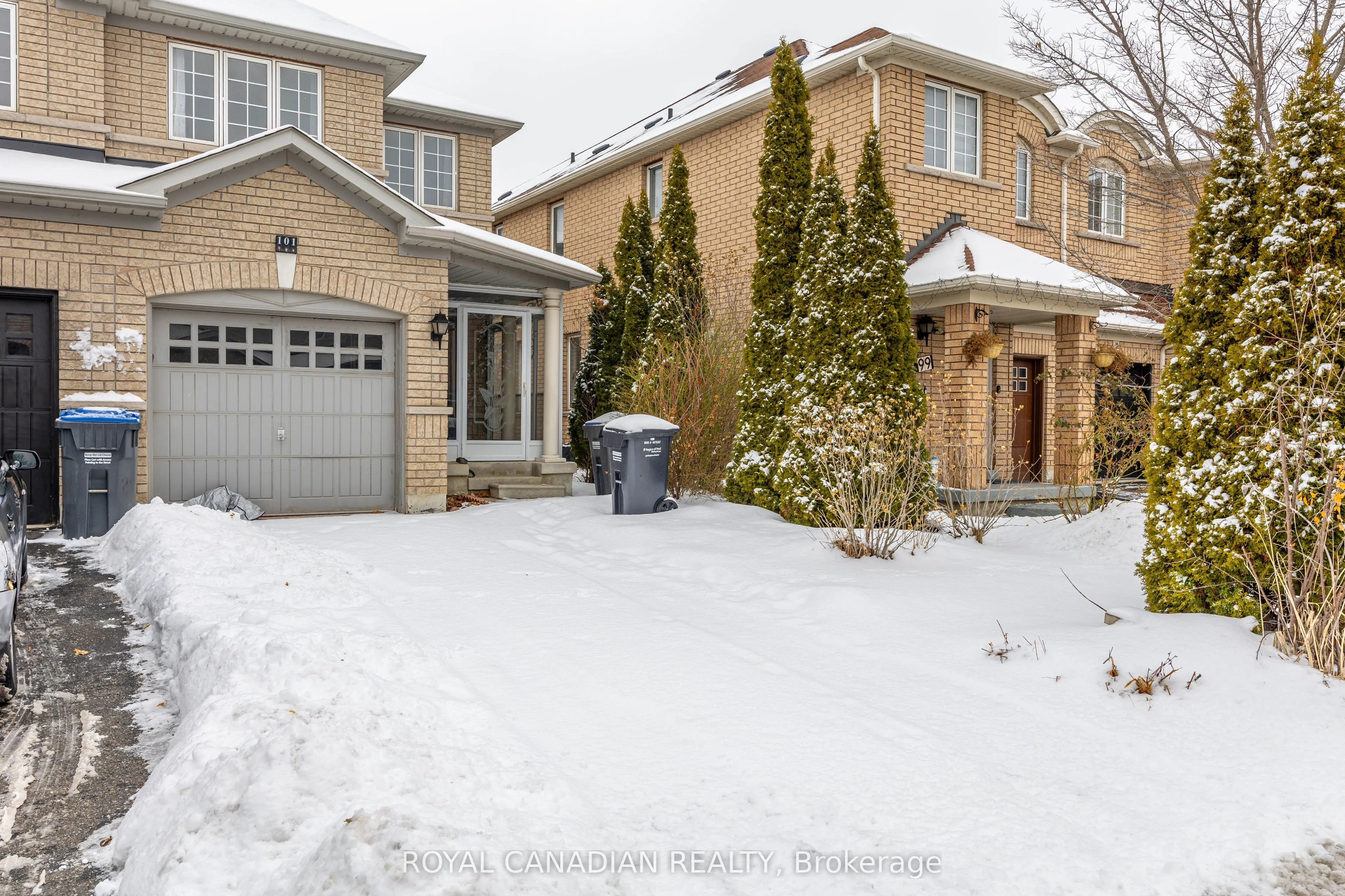101 Crystalview Crescent