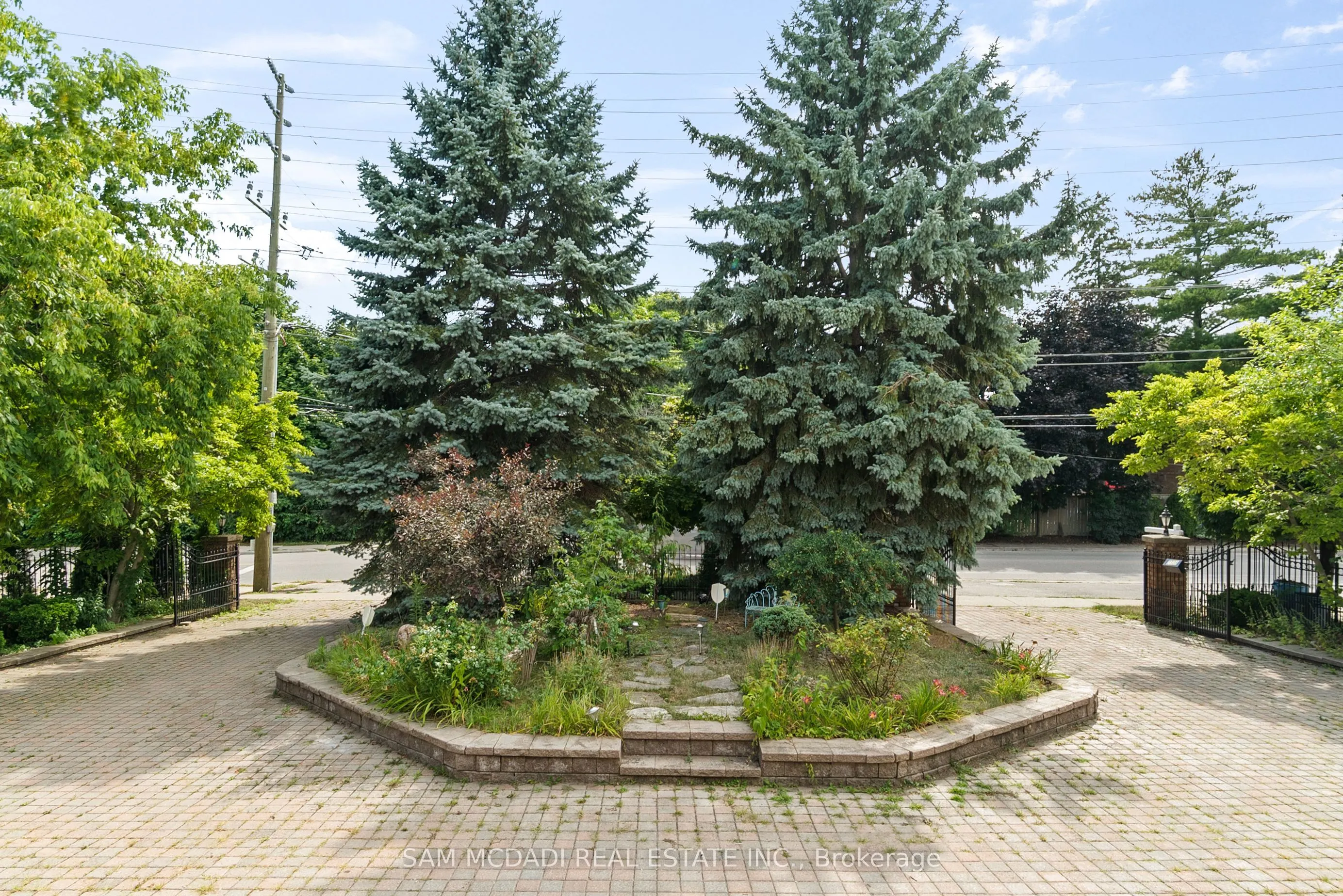 2339 Glengarry Road