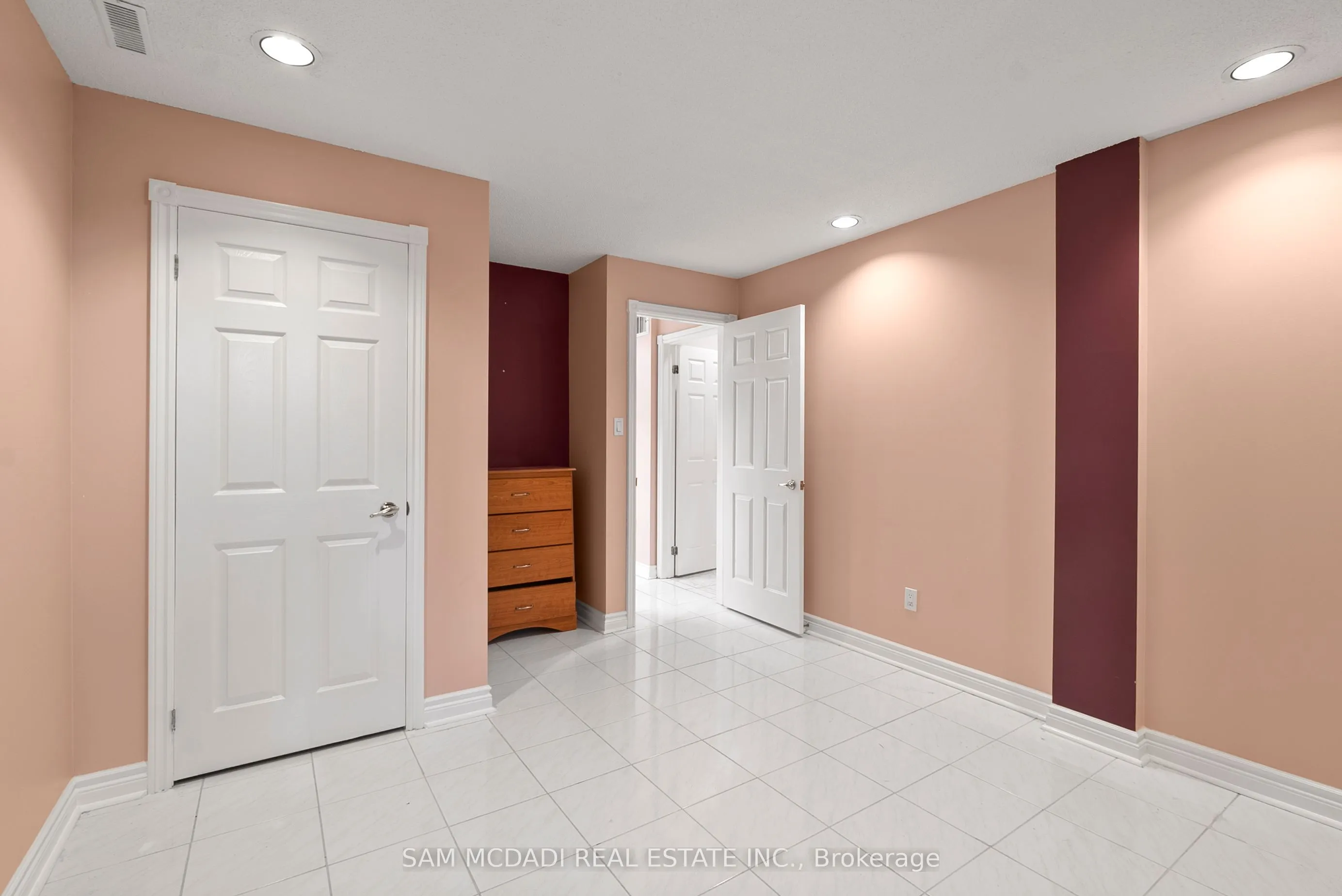 2339 Glengarry Road