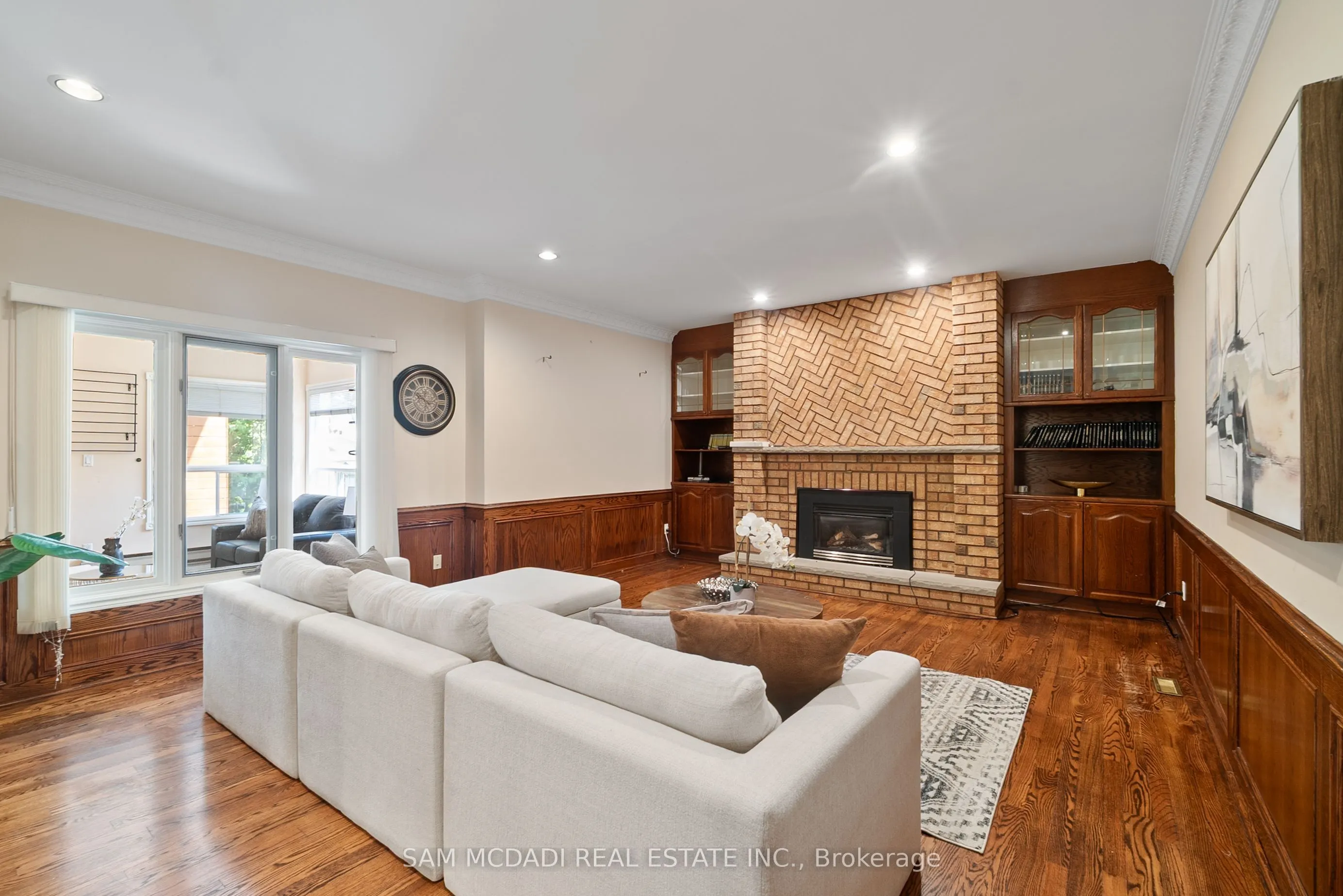 2339 Glengarry Road
