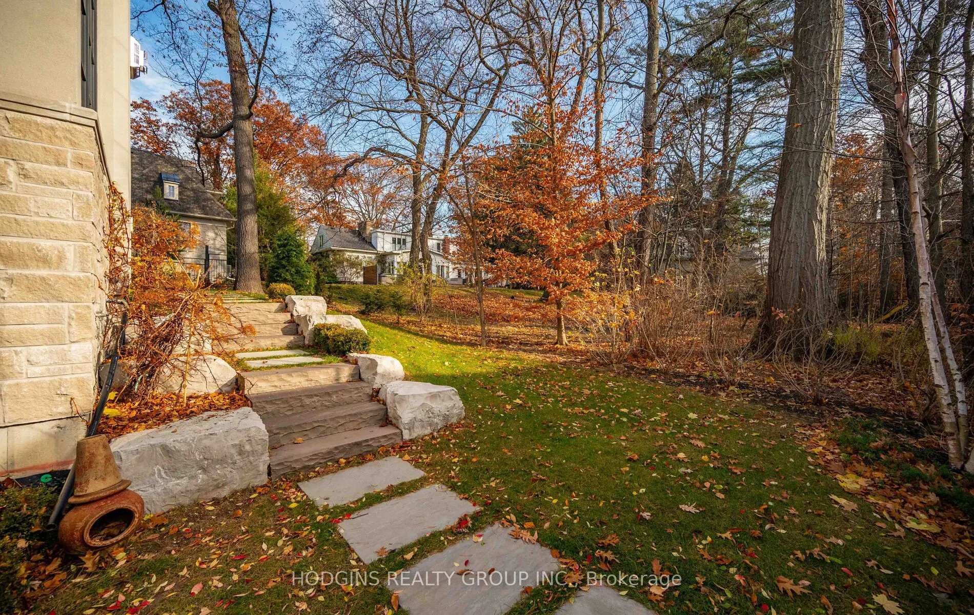 238 Mineola Road W