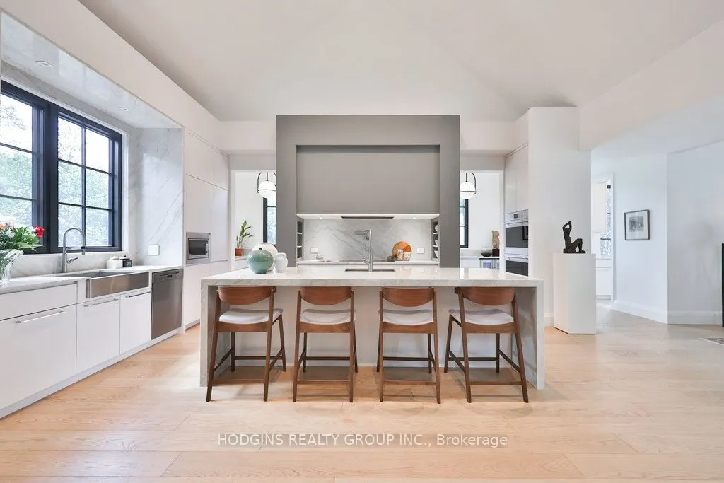 238 Mineola Road W