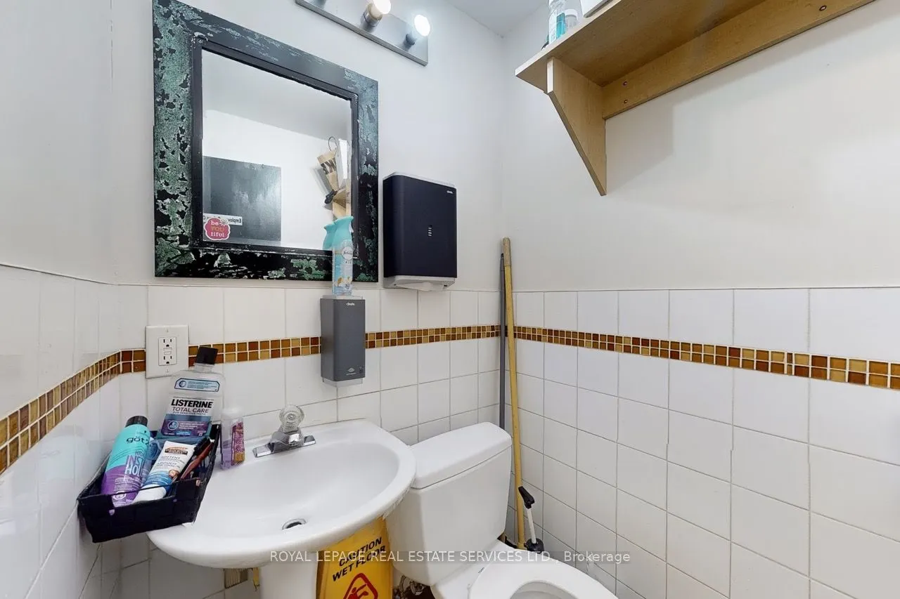 2184 Bloor Street W