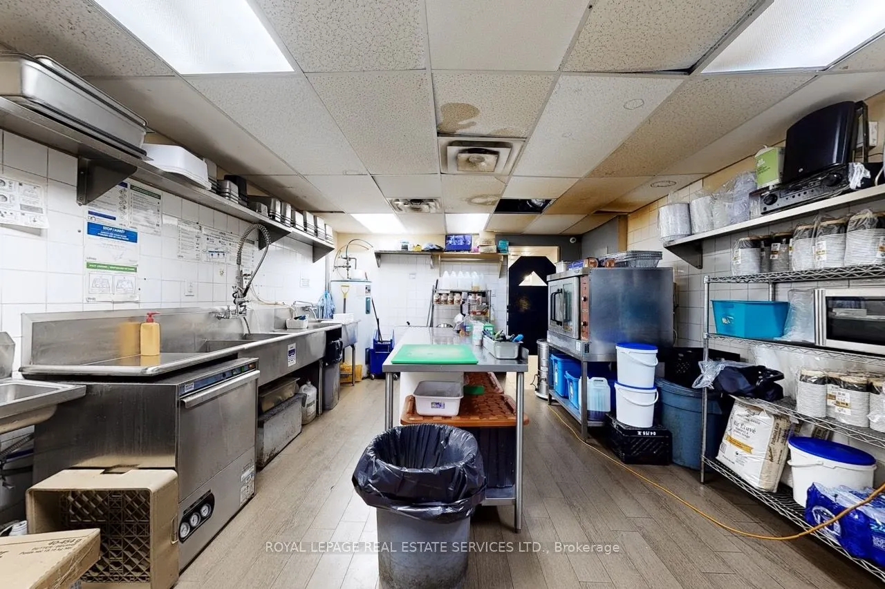 2184 Bloor Street W