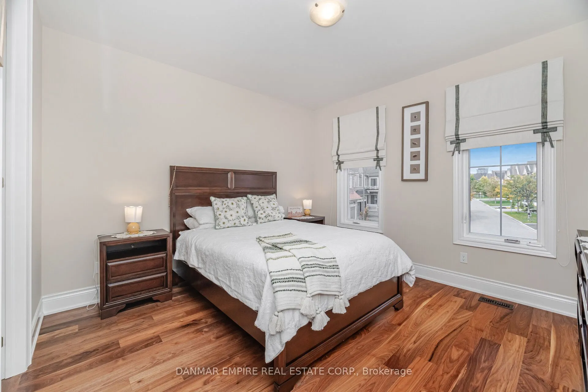 2118 Vineland Crescent