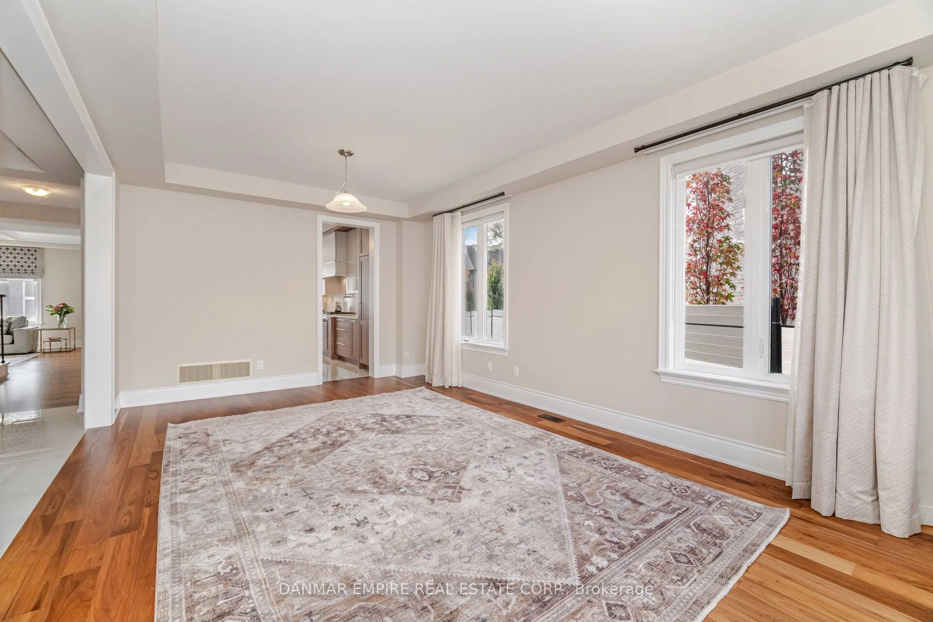 2118 Vineland Crescent