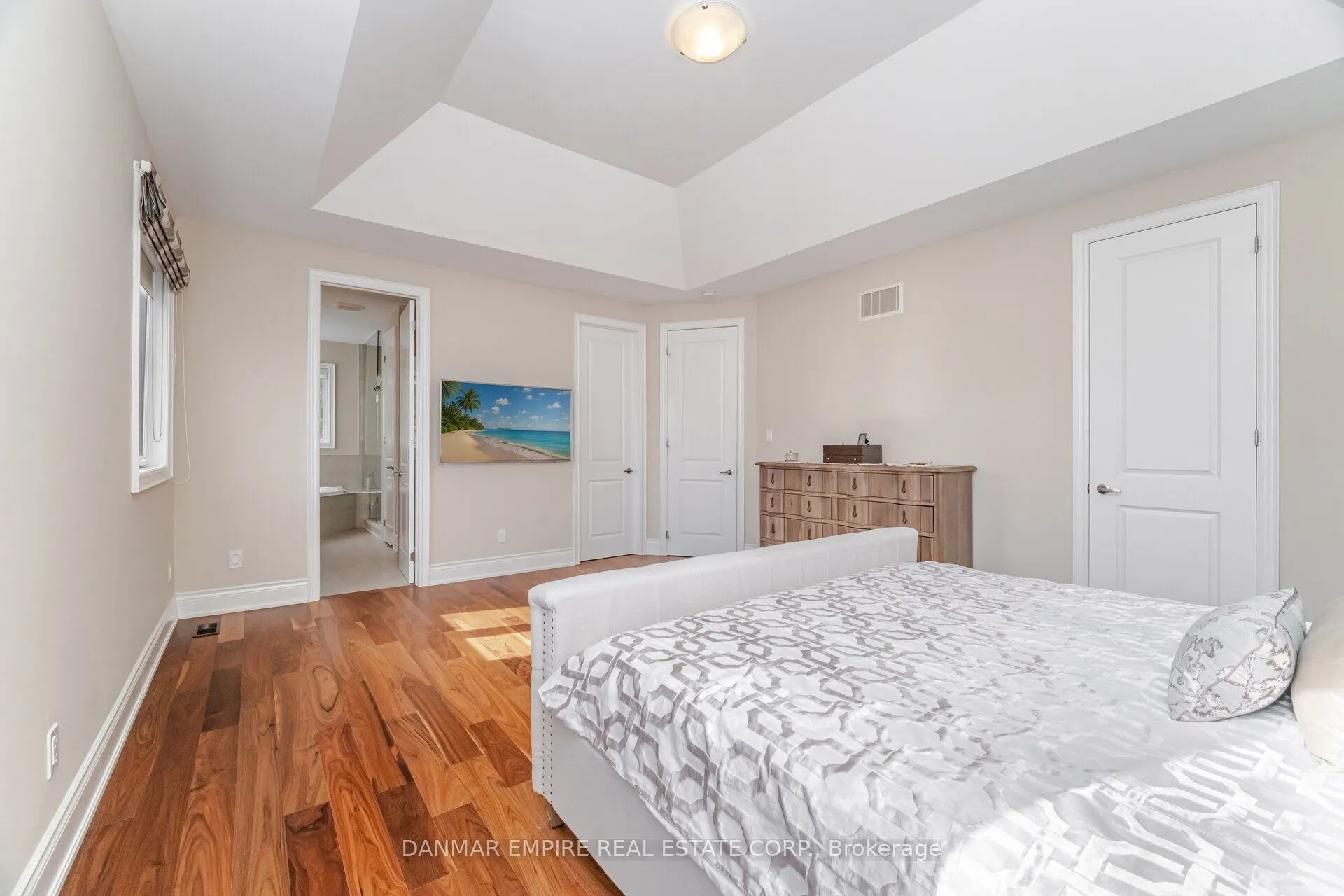 2118 Vineland Crescent