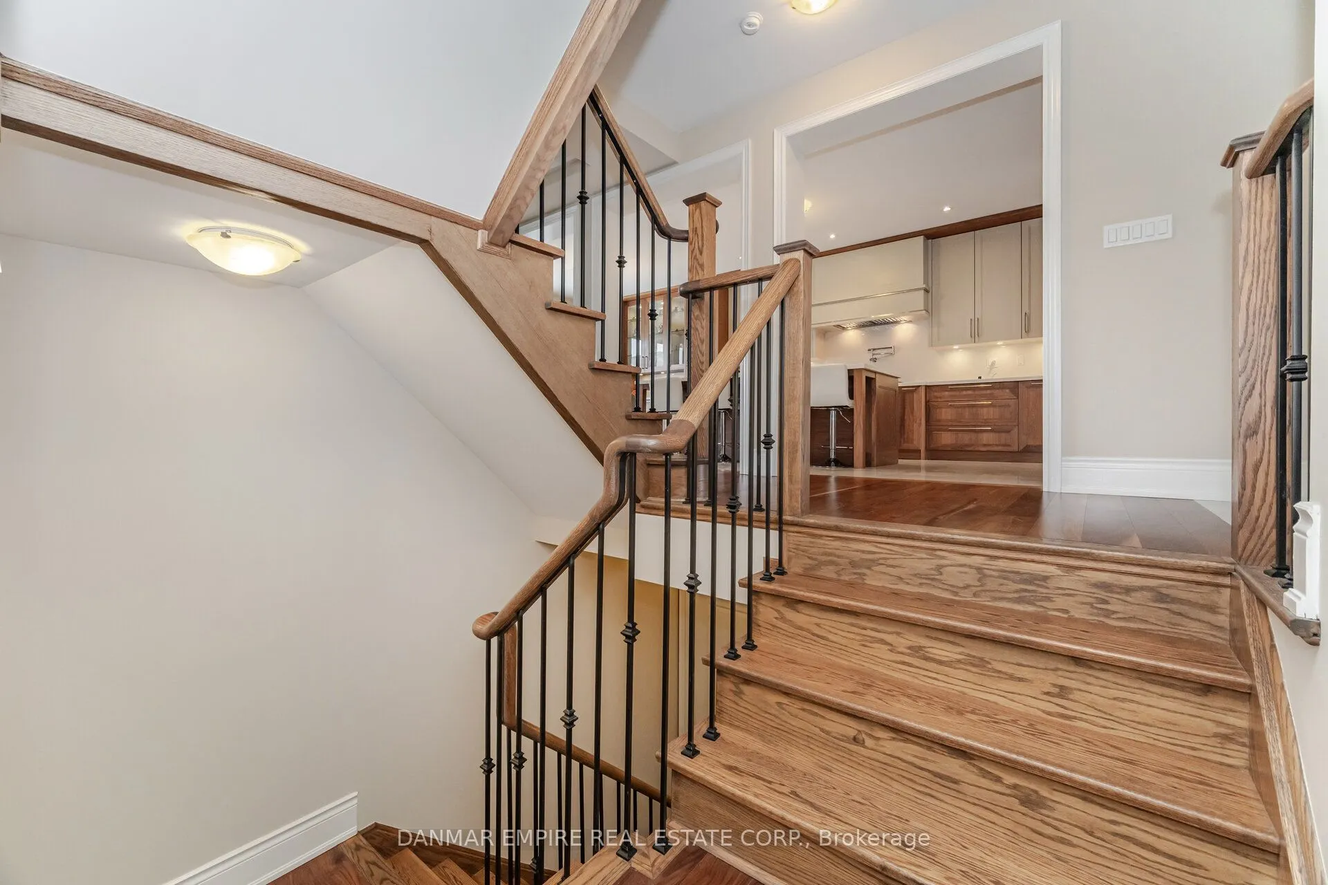 2118 Vineland Crescent