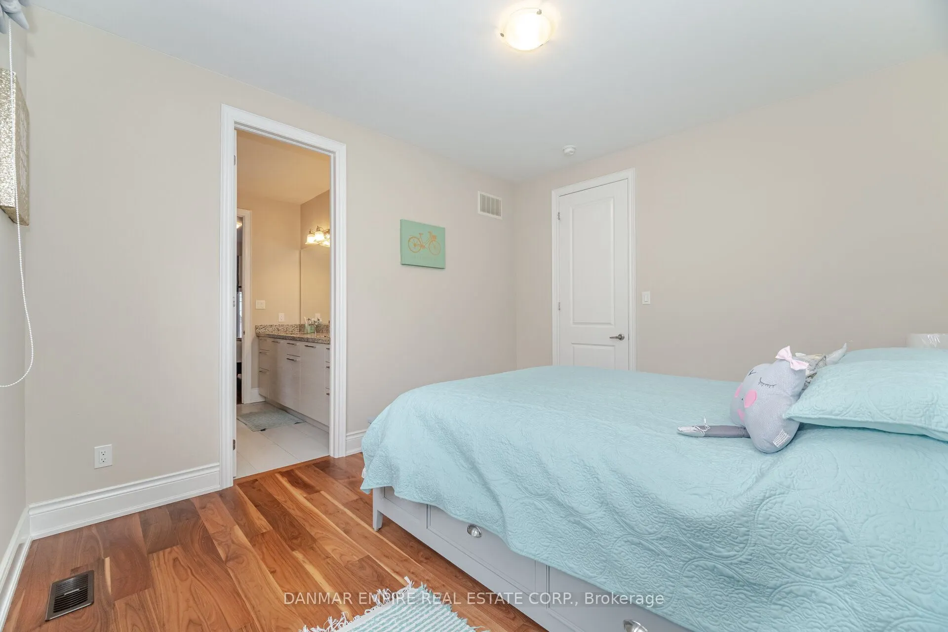 2118 Vineland Crescent