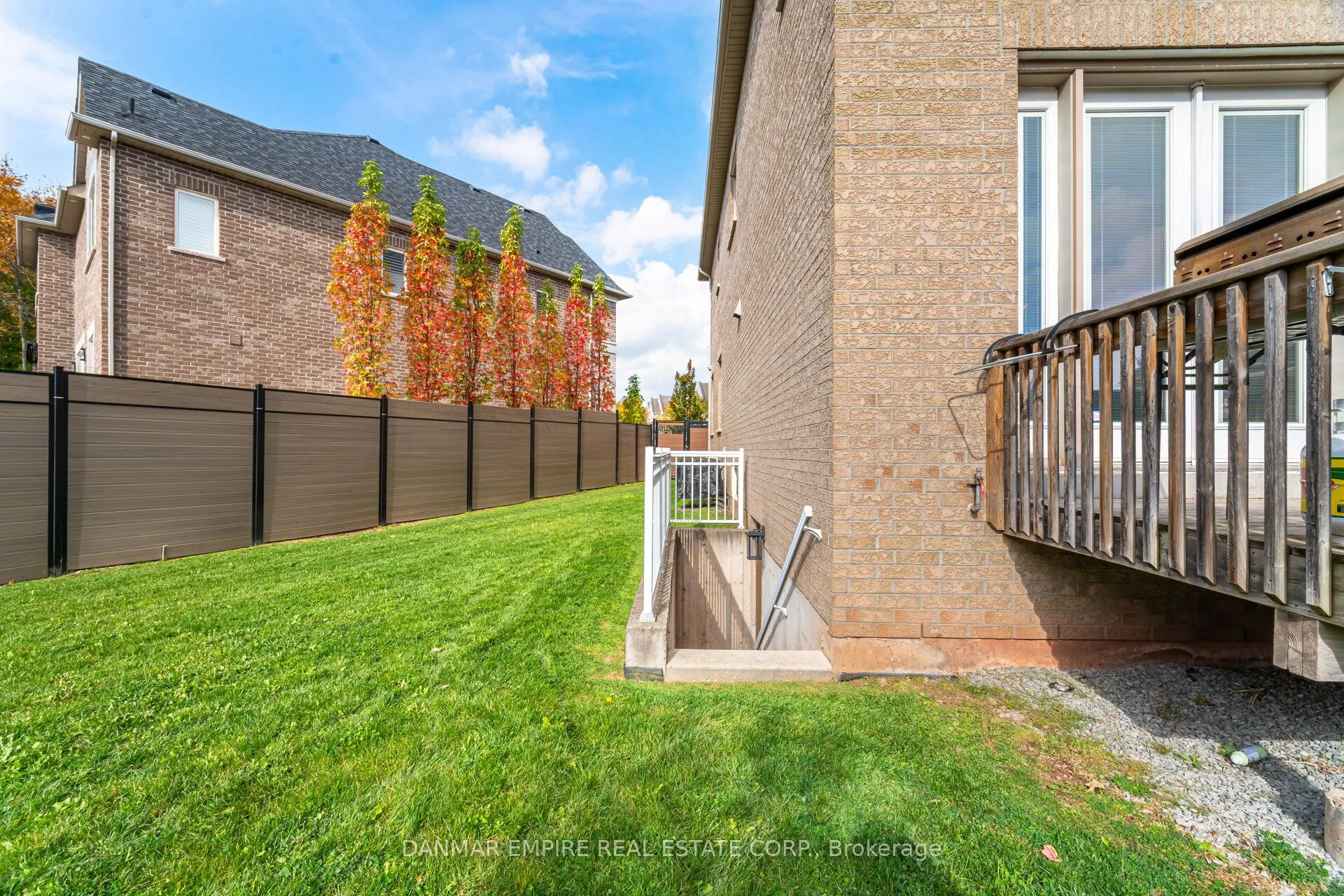 2118 Vineland Crescent