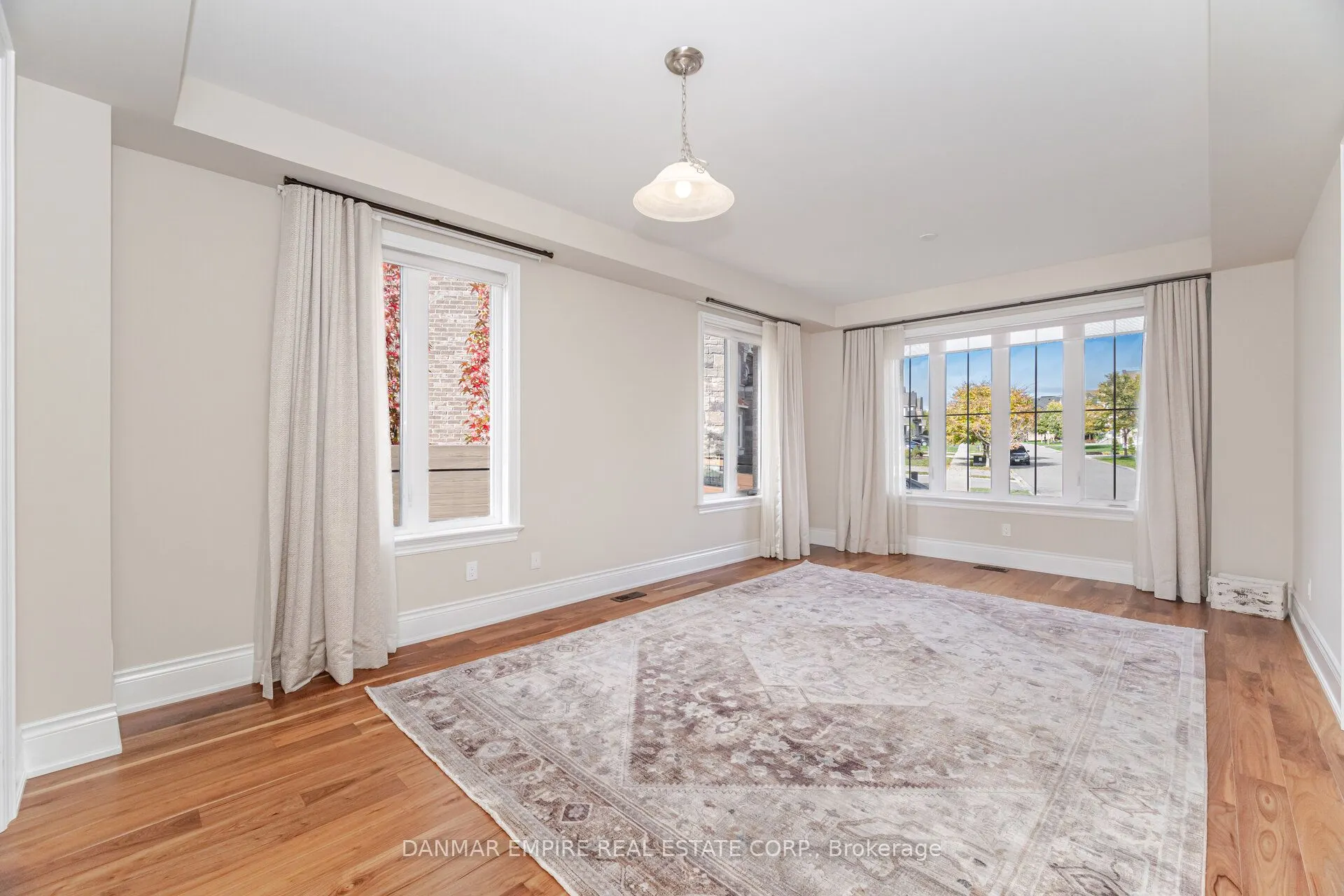 2118 Vineland Crescent