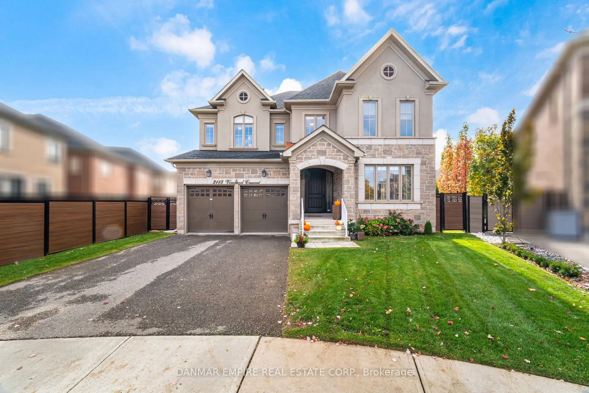 2118 Vineland Crescent