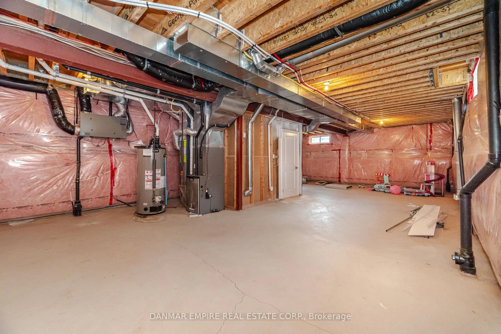 2118 Vineland Crescent