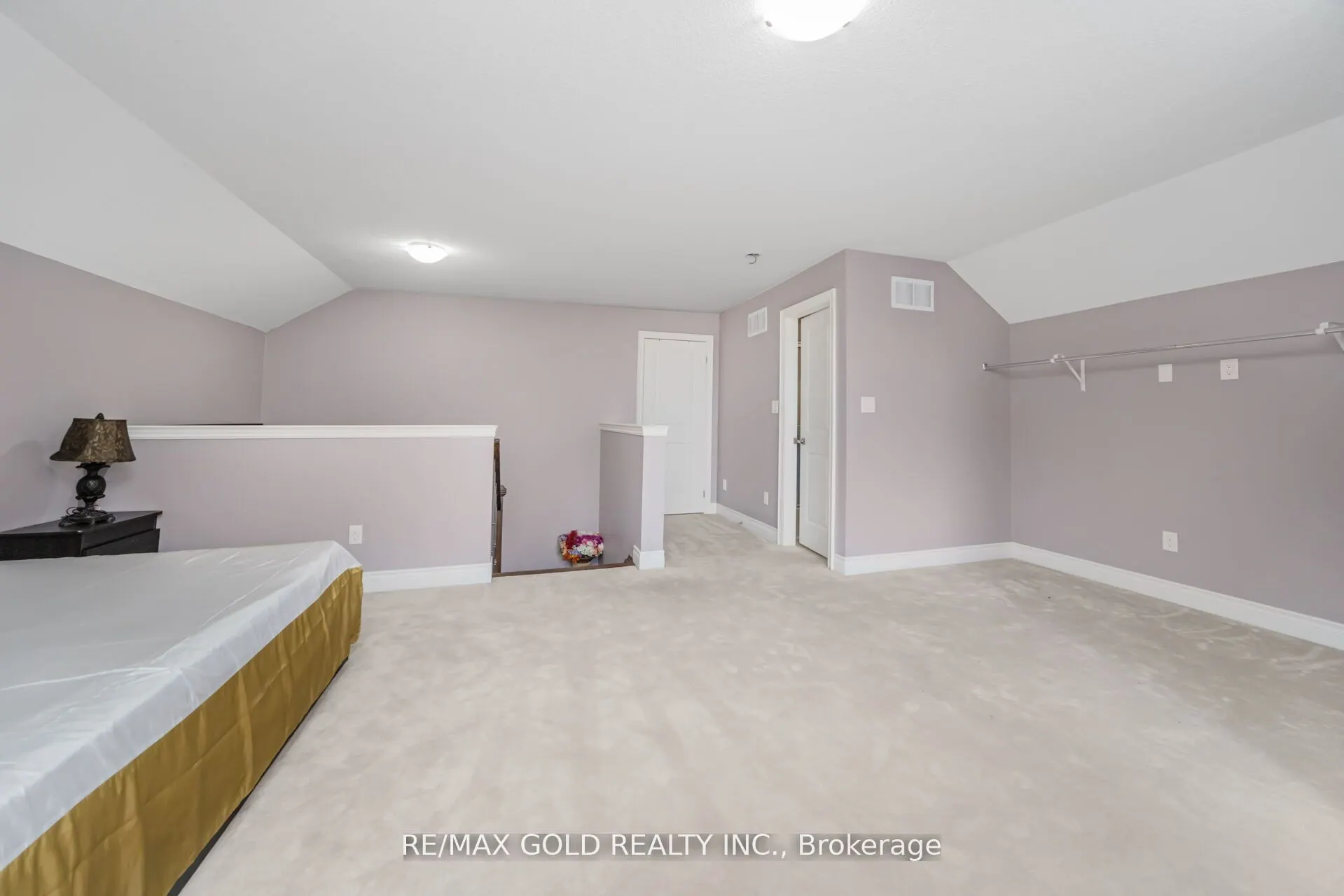 6 Ayrshire Court