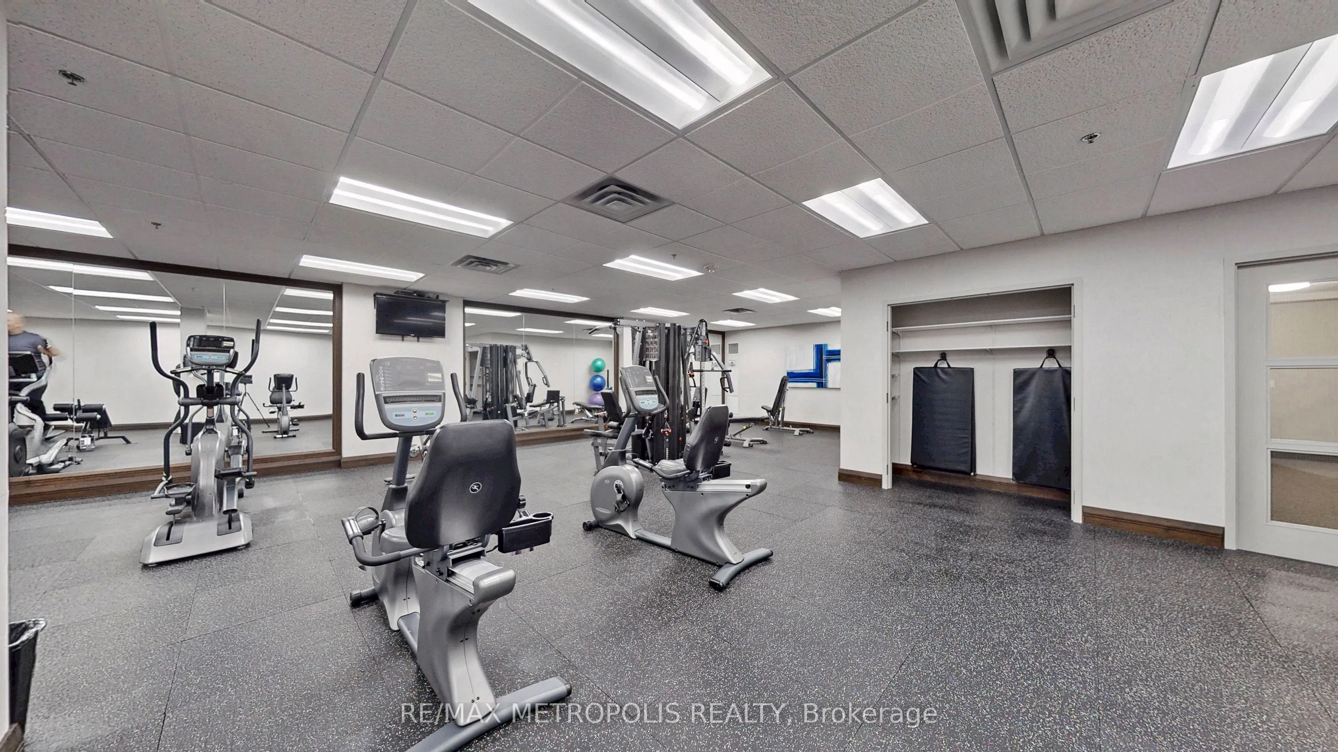 75 King Street E #1609