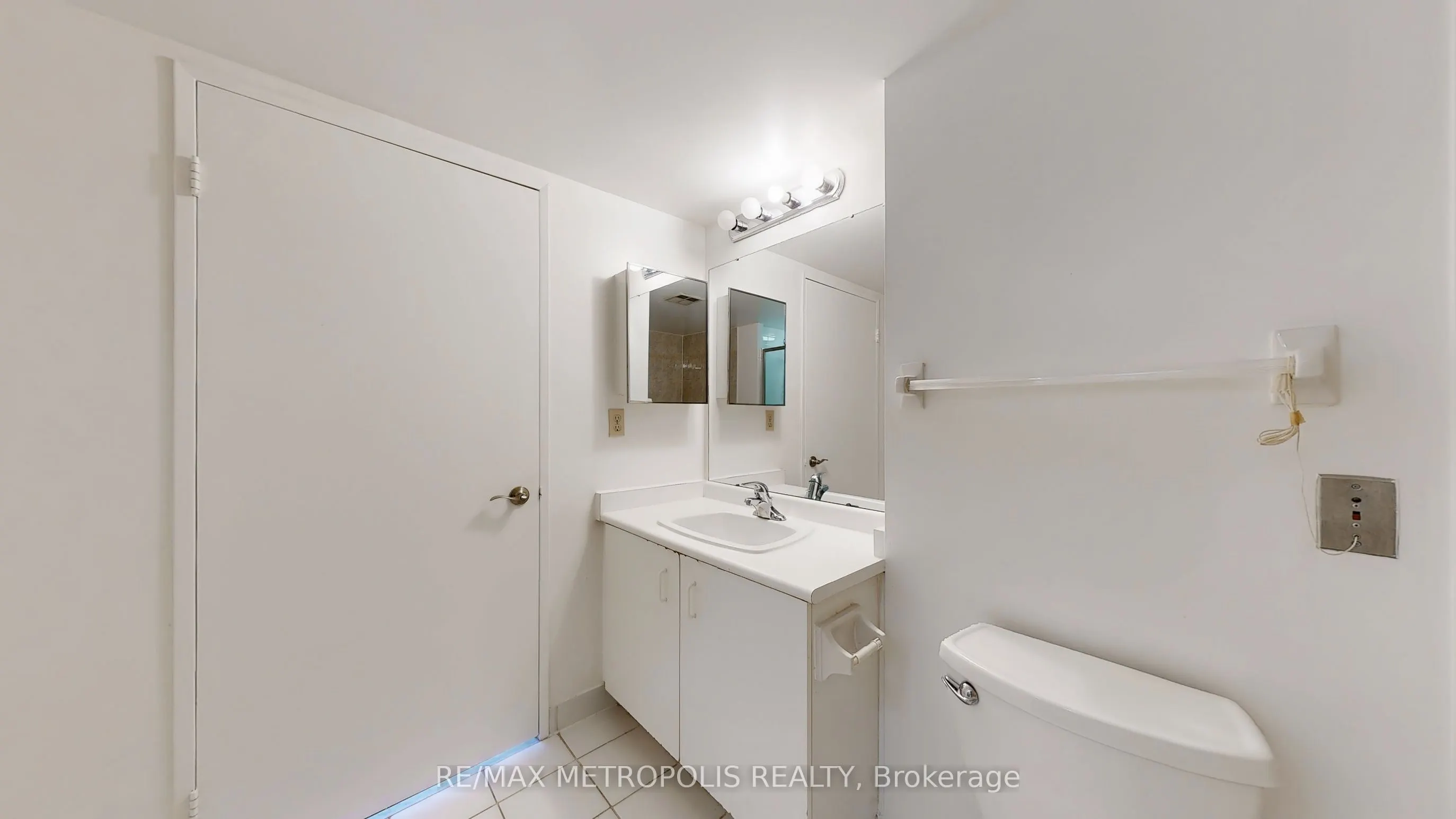 75 King Street E #1609