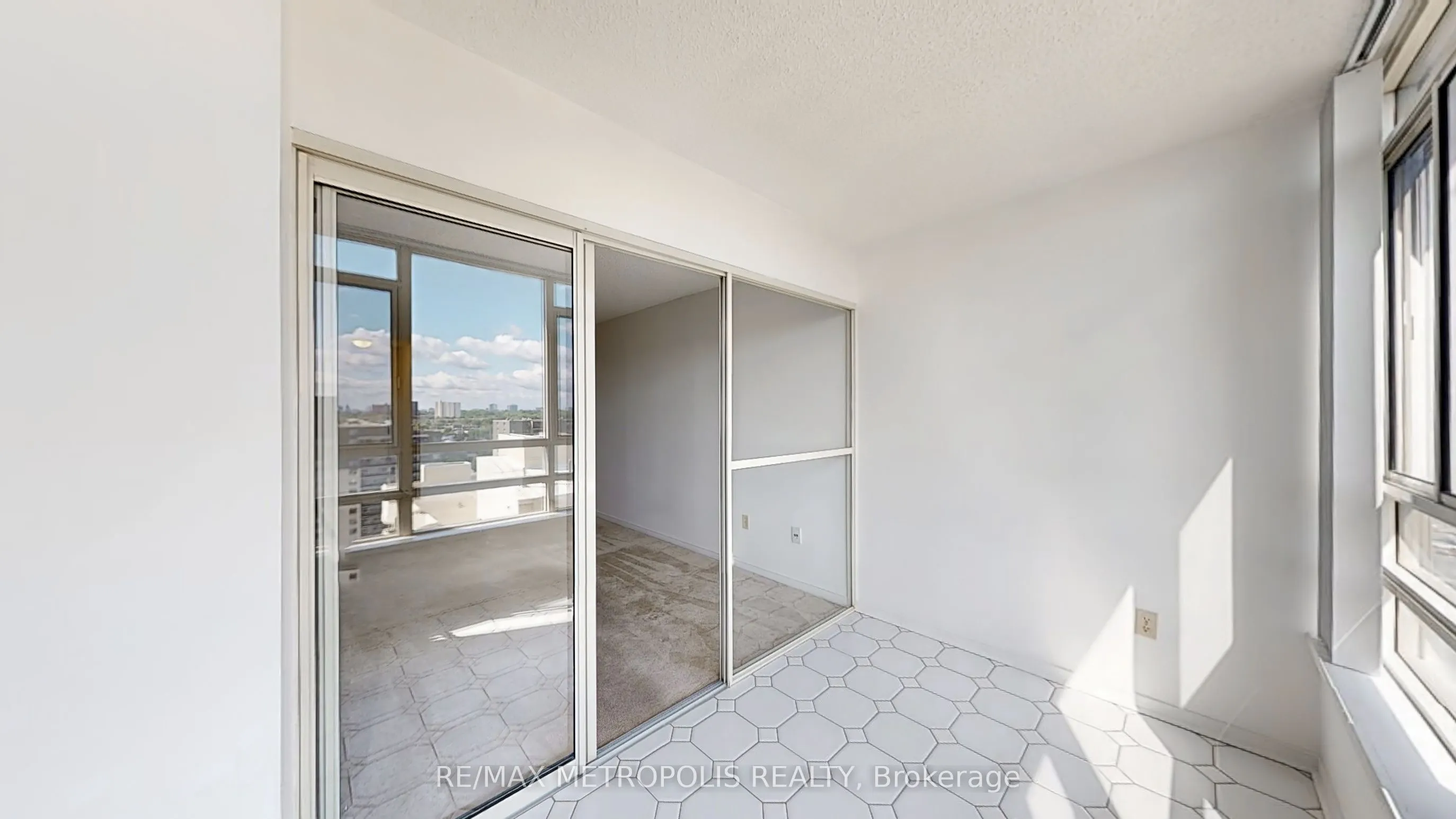 75 King Street E #1609
