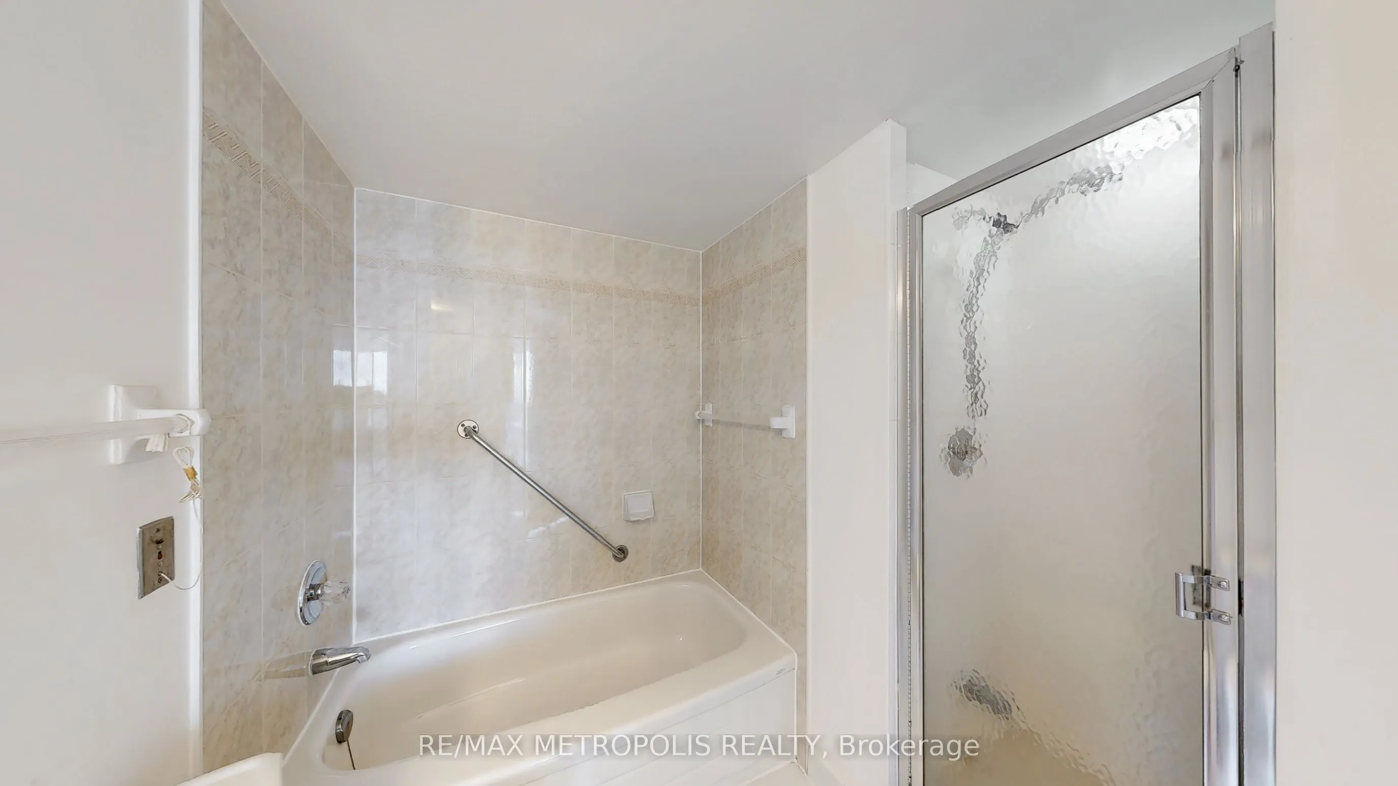 75 King Street E #1609