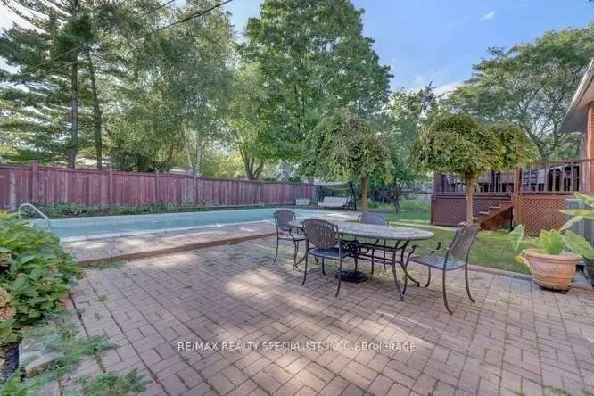 2220 Springfield Court