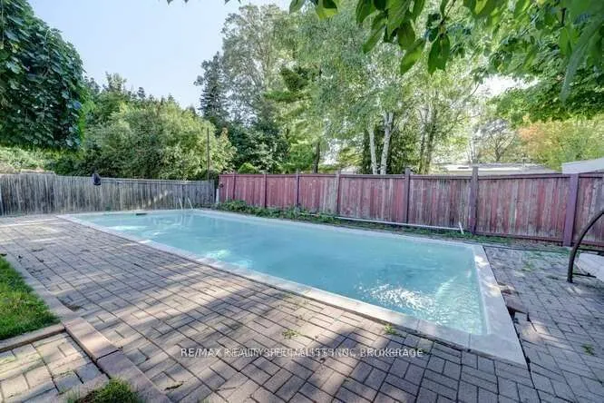 2220 Springfield Court