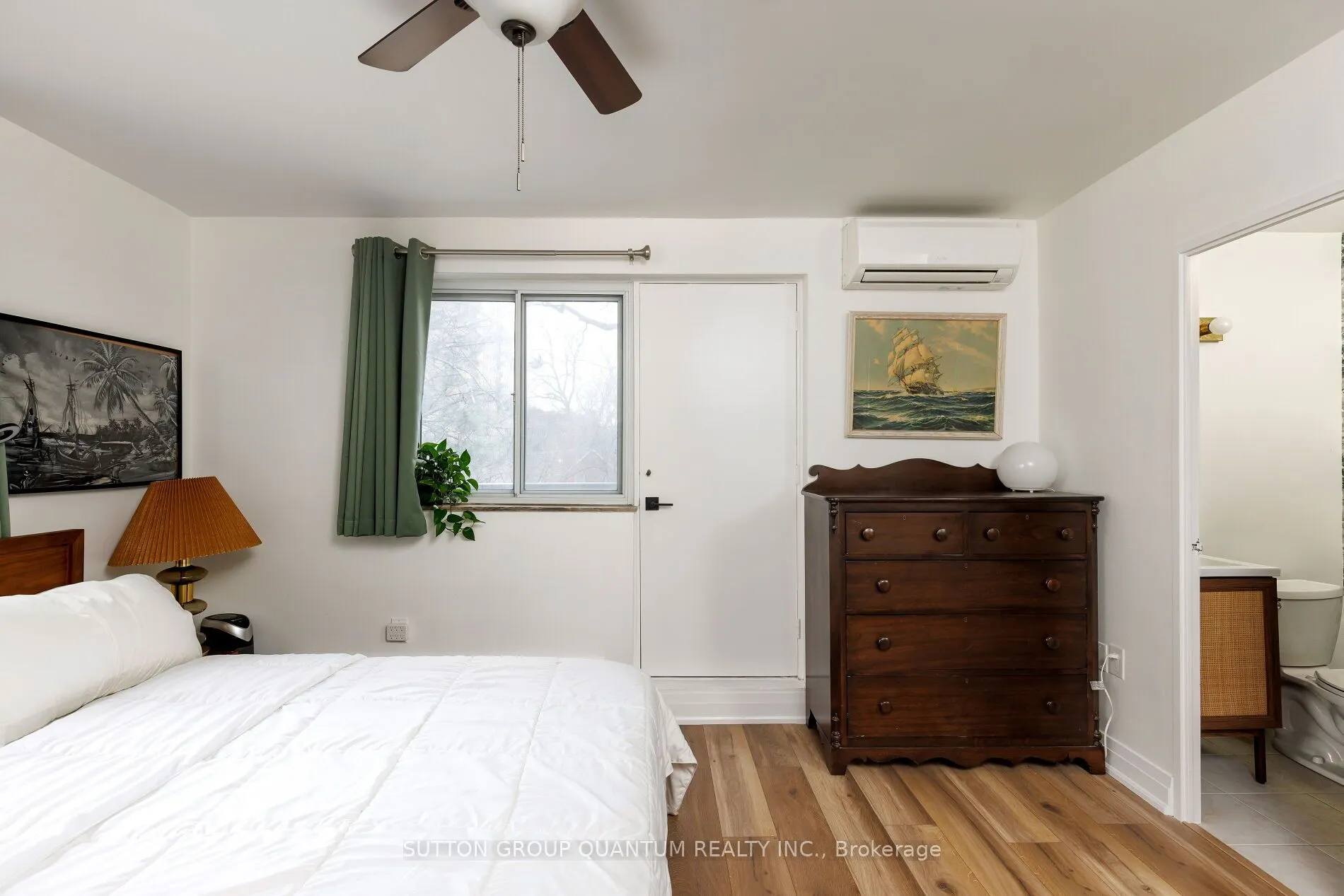 15 Elizabeth Street N #401