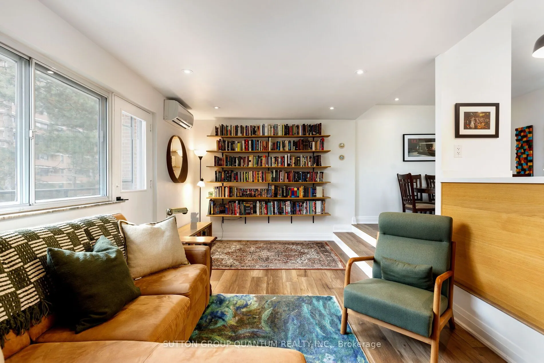 15 Elizabeth Street N #401