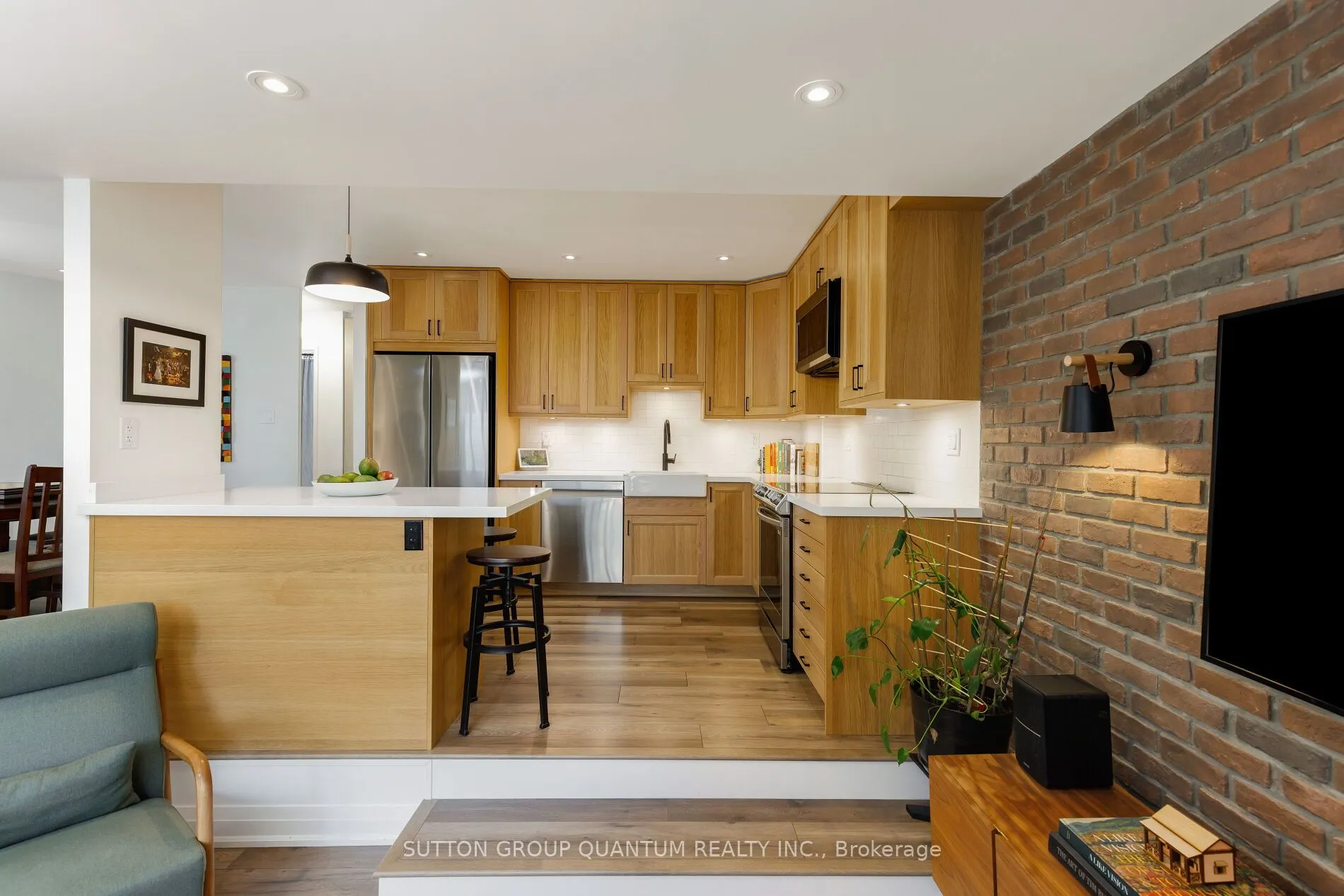 15 Elizabeth Street N #401