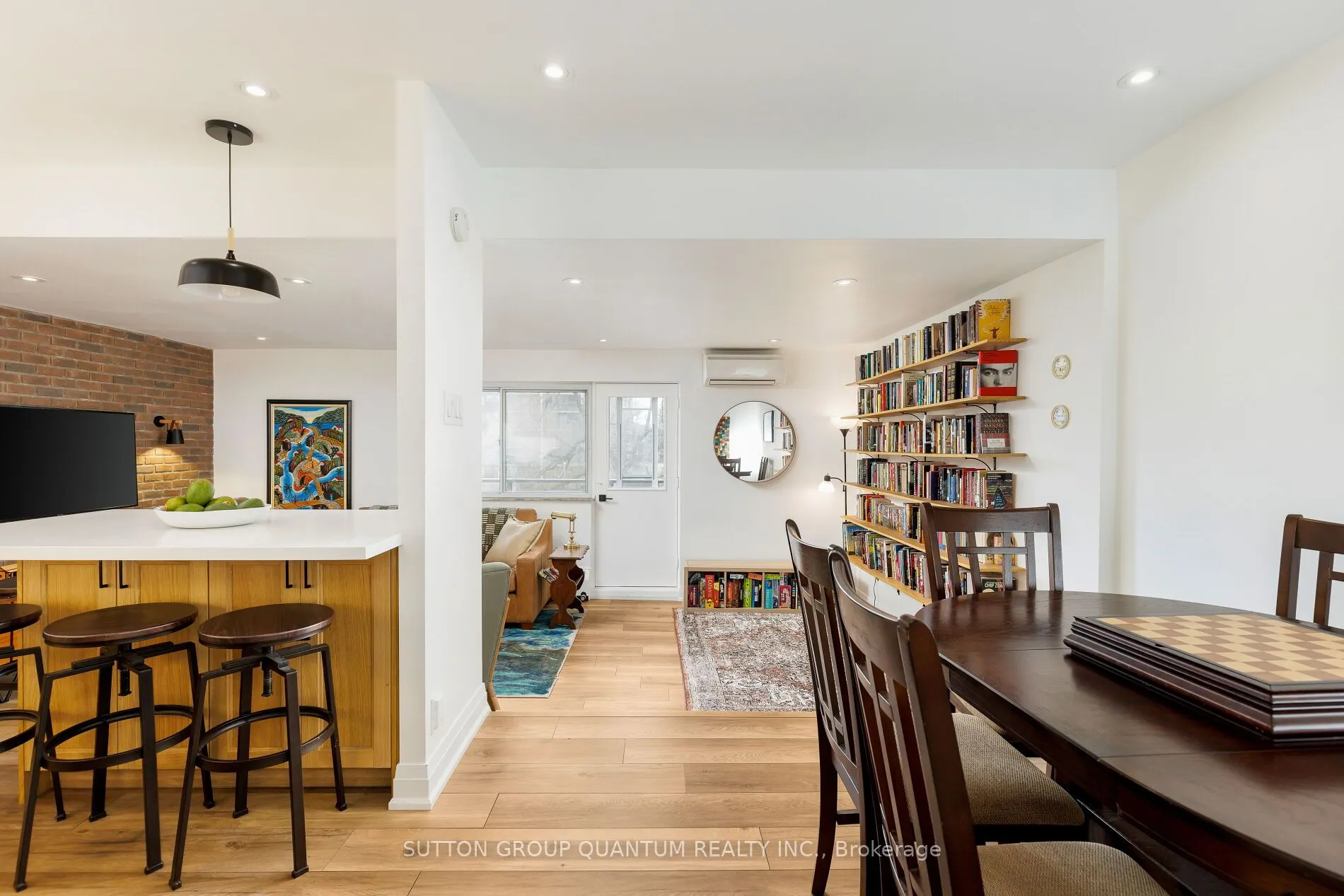15 Elizabeth Street N #401