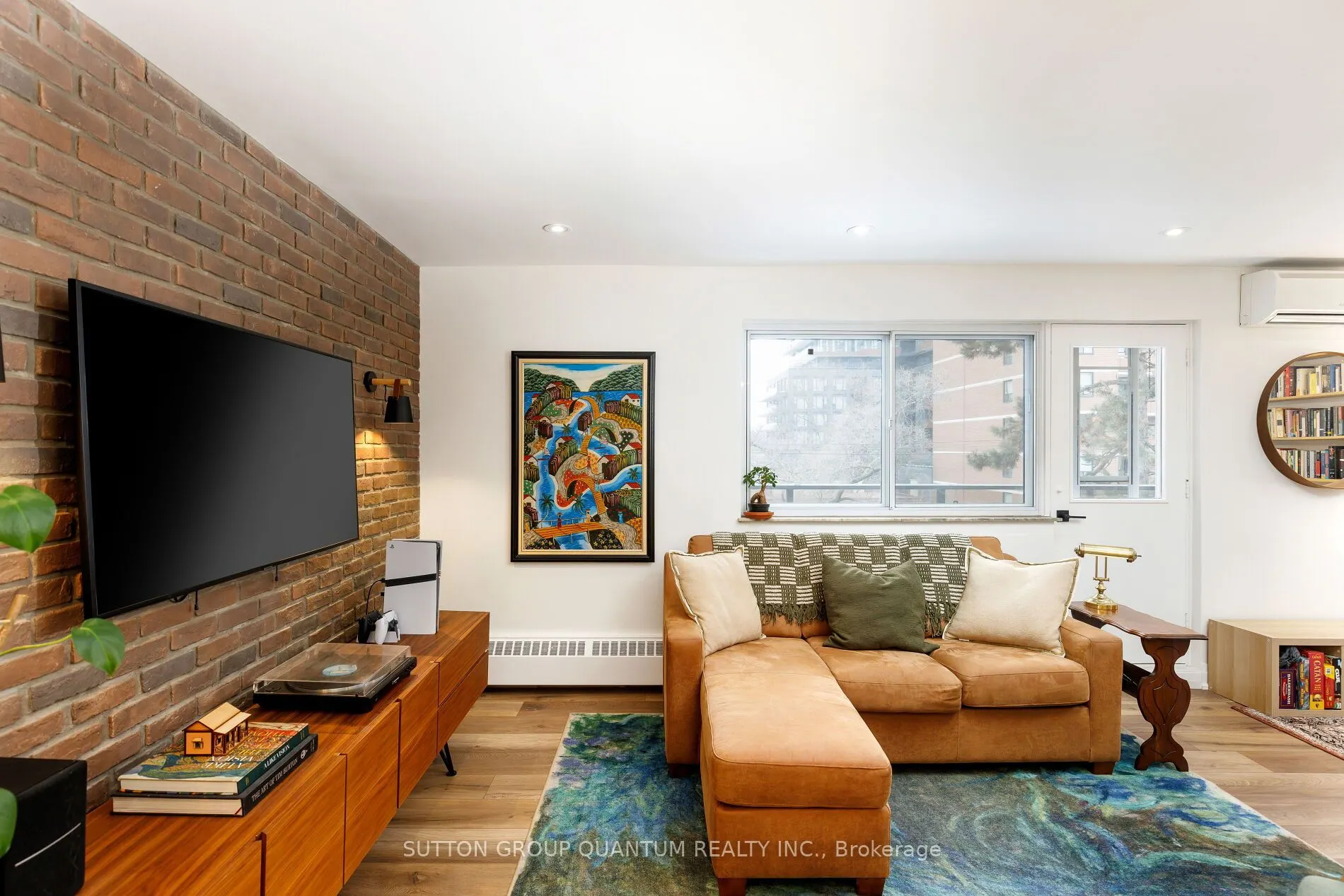 15 Elizabeth Street N #401