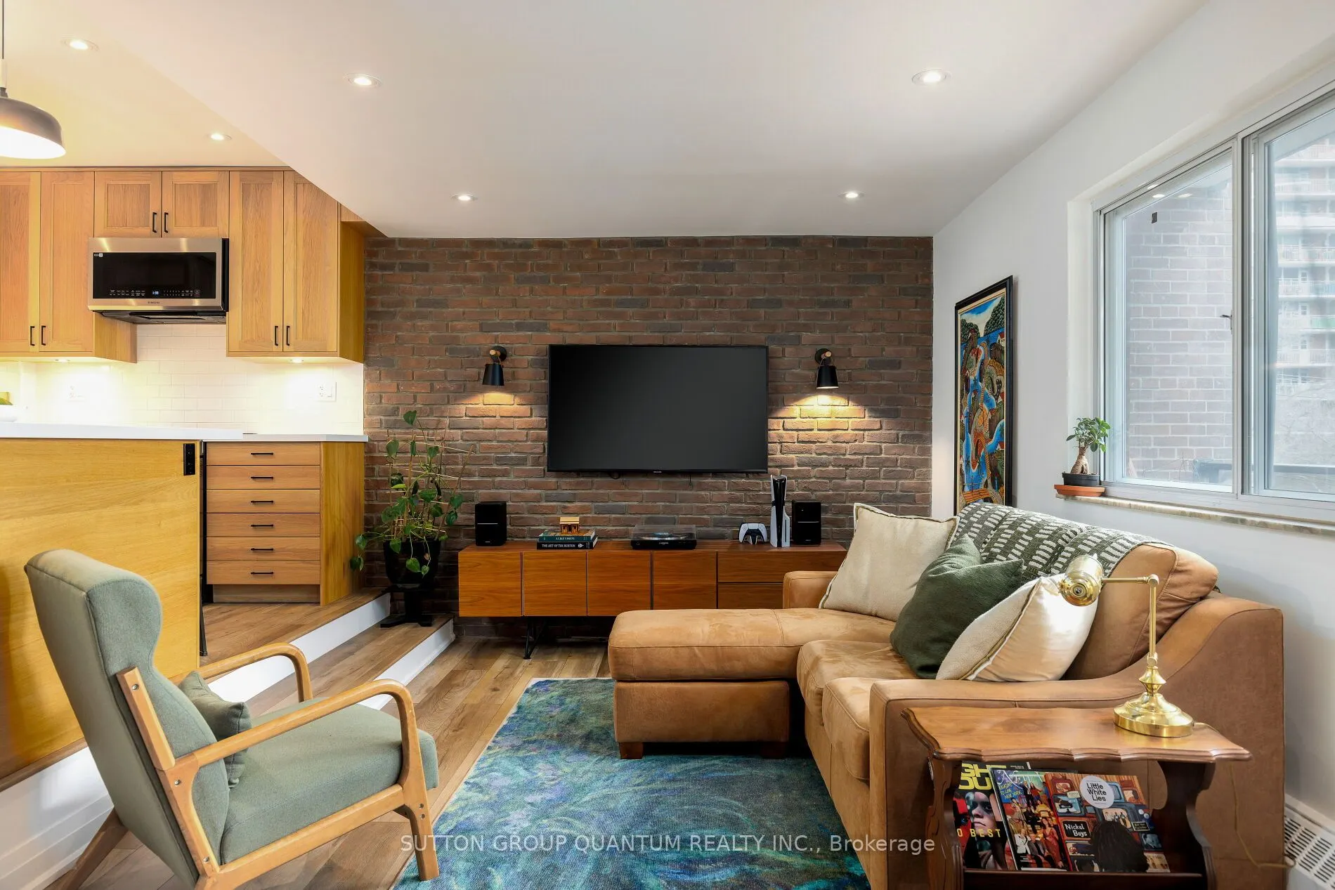15 Elizabeth Street N #401