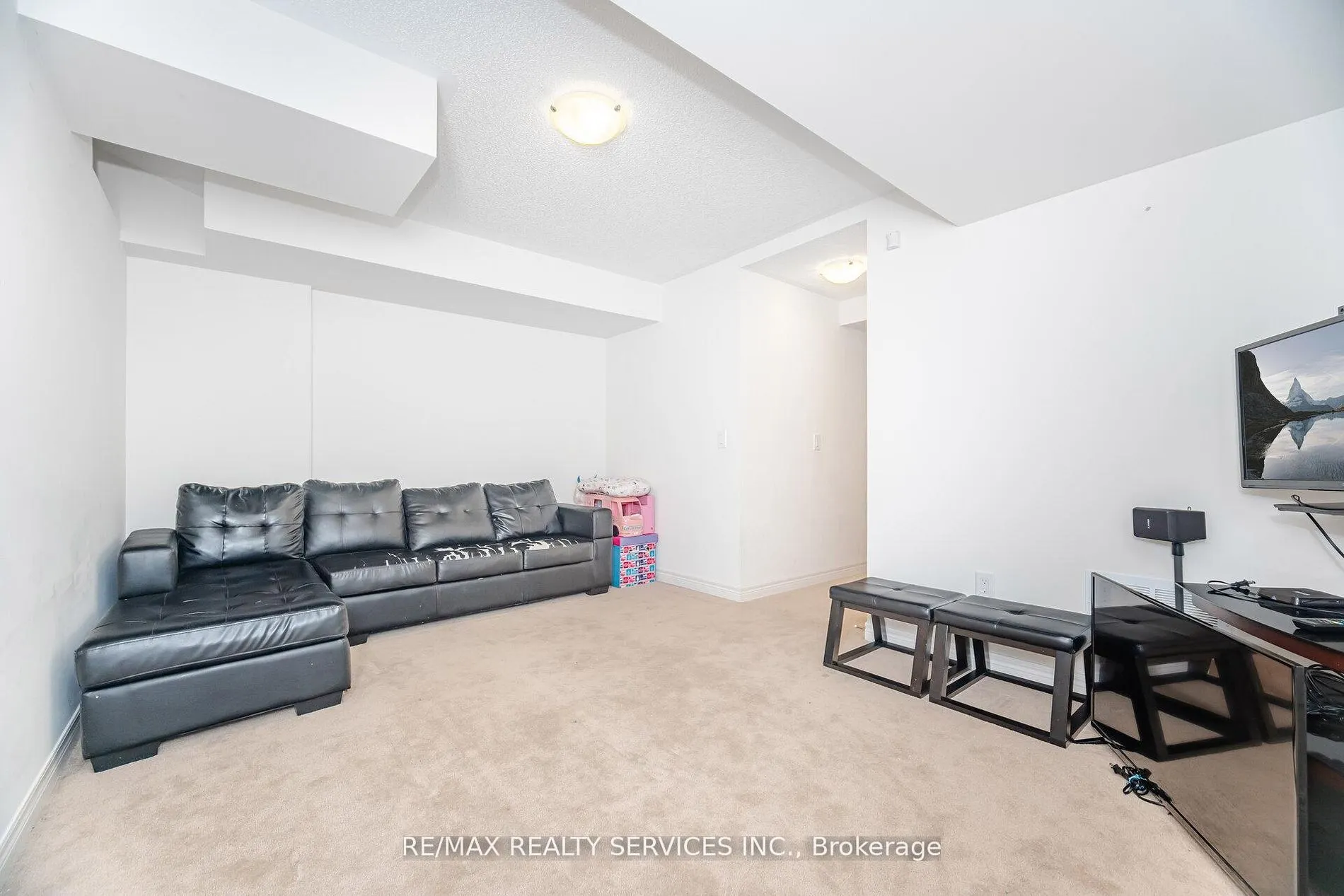 7 Dufay Road