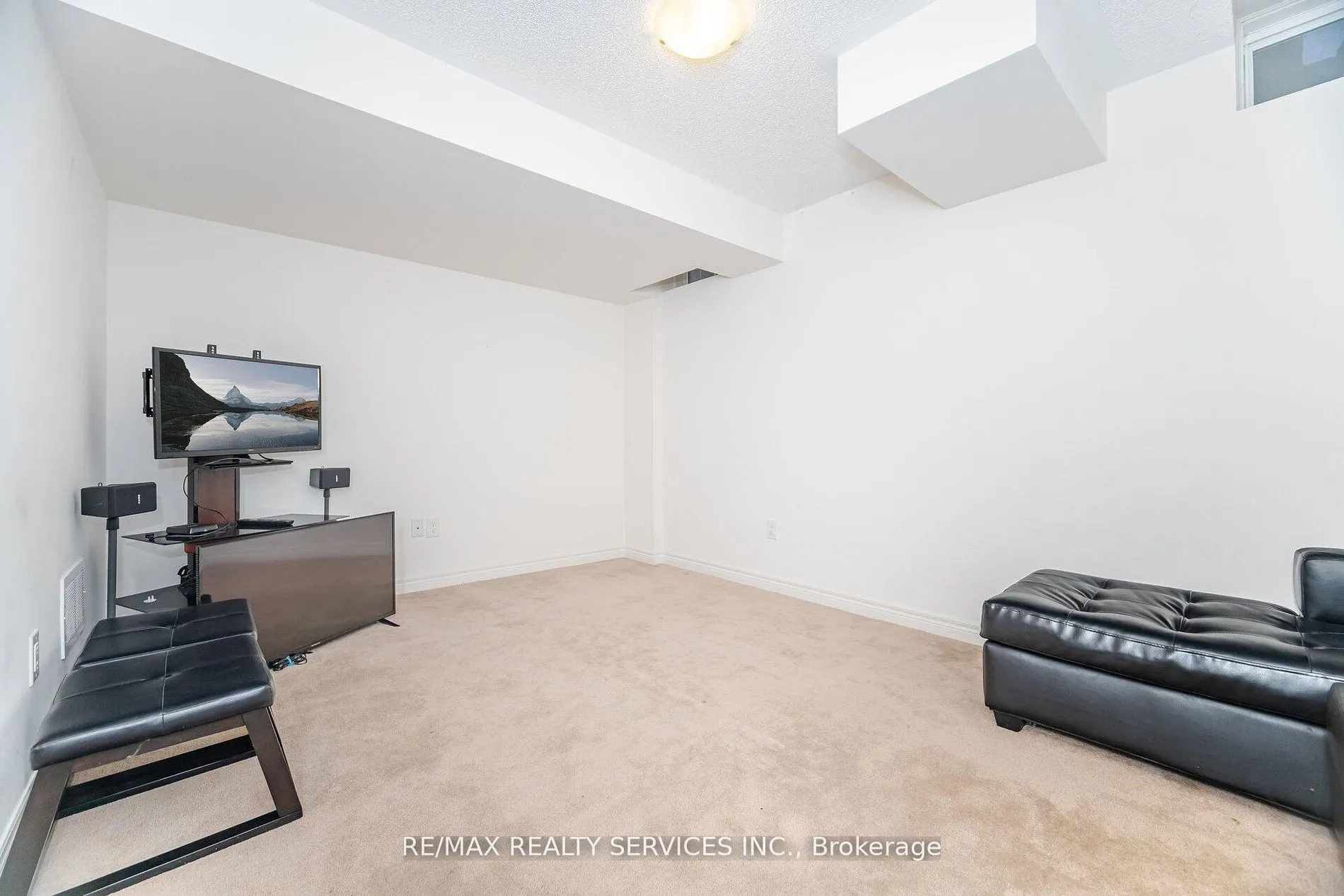 7 Dufay Road
