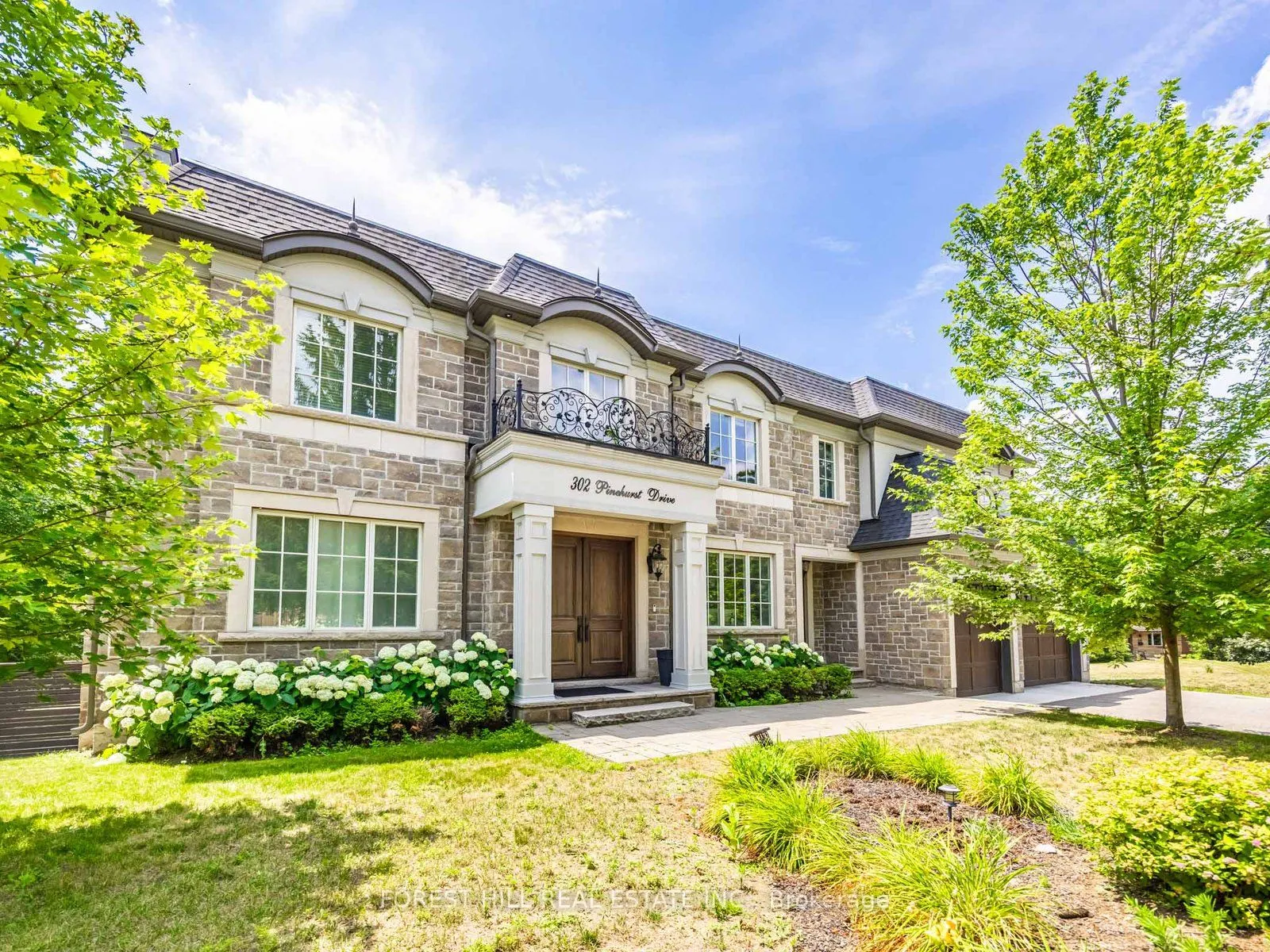 302 Pinehurst Drive W