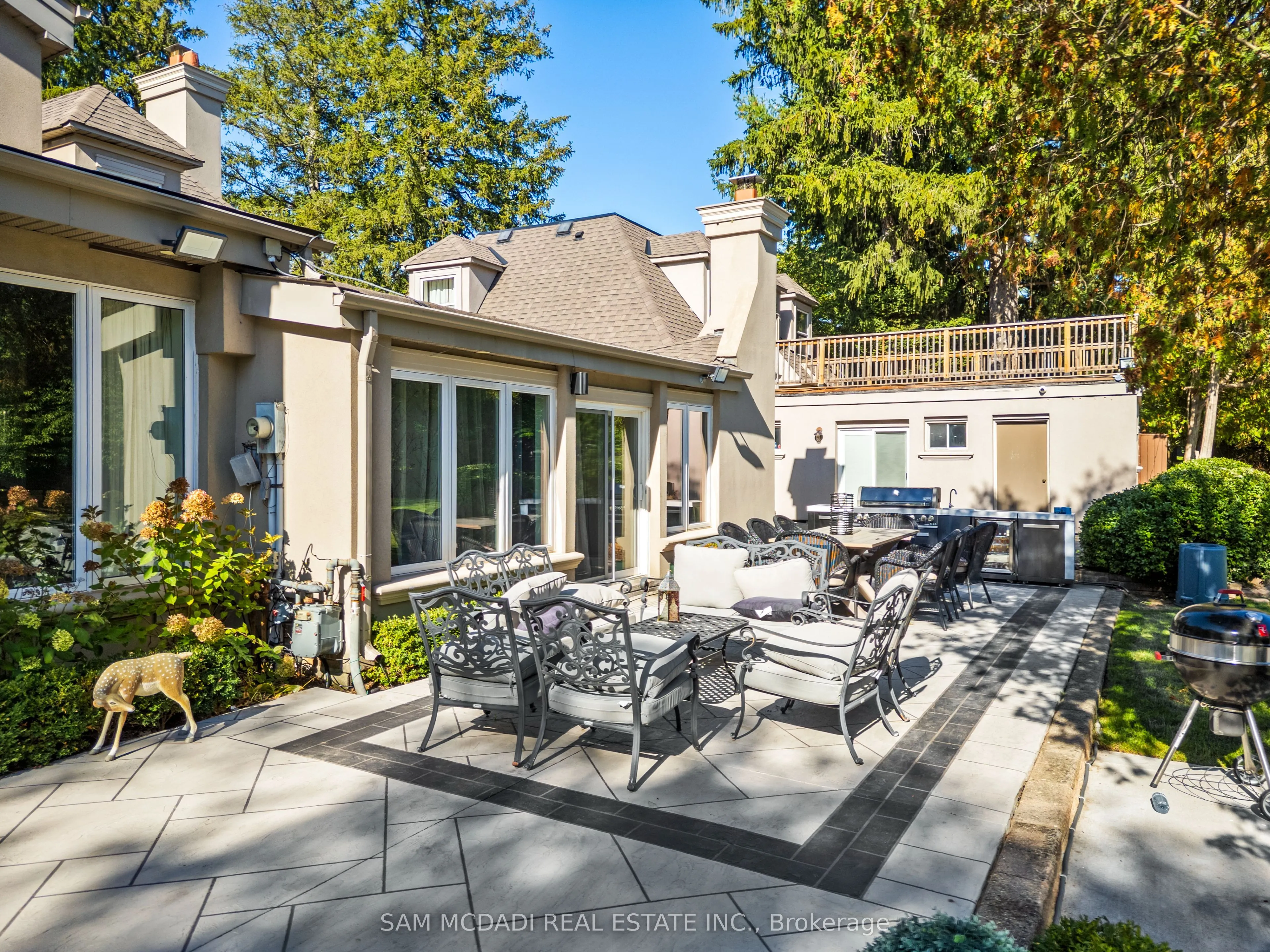 2552 Jarvis Street