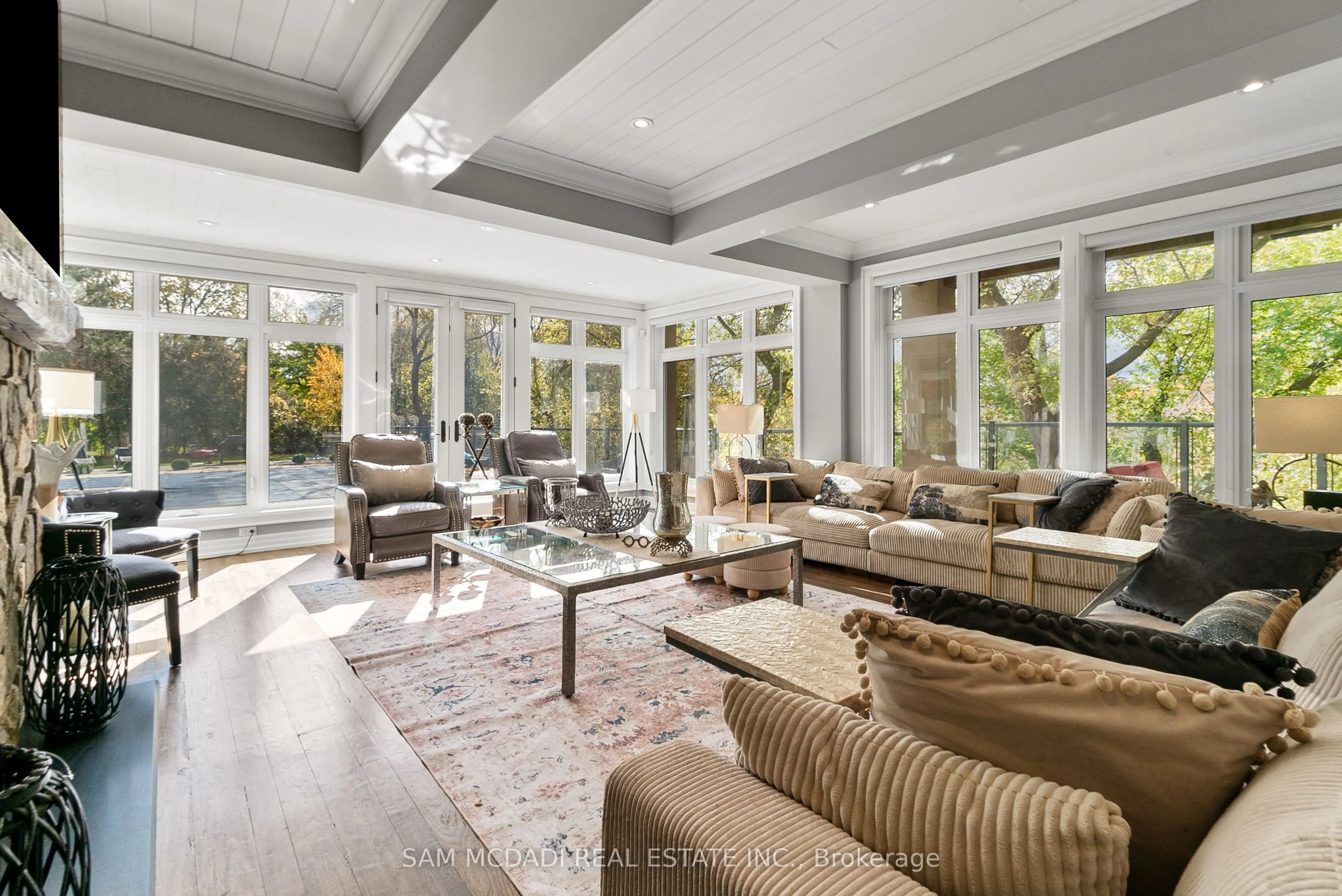 2552 Jarvis Street