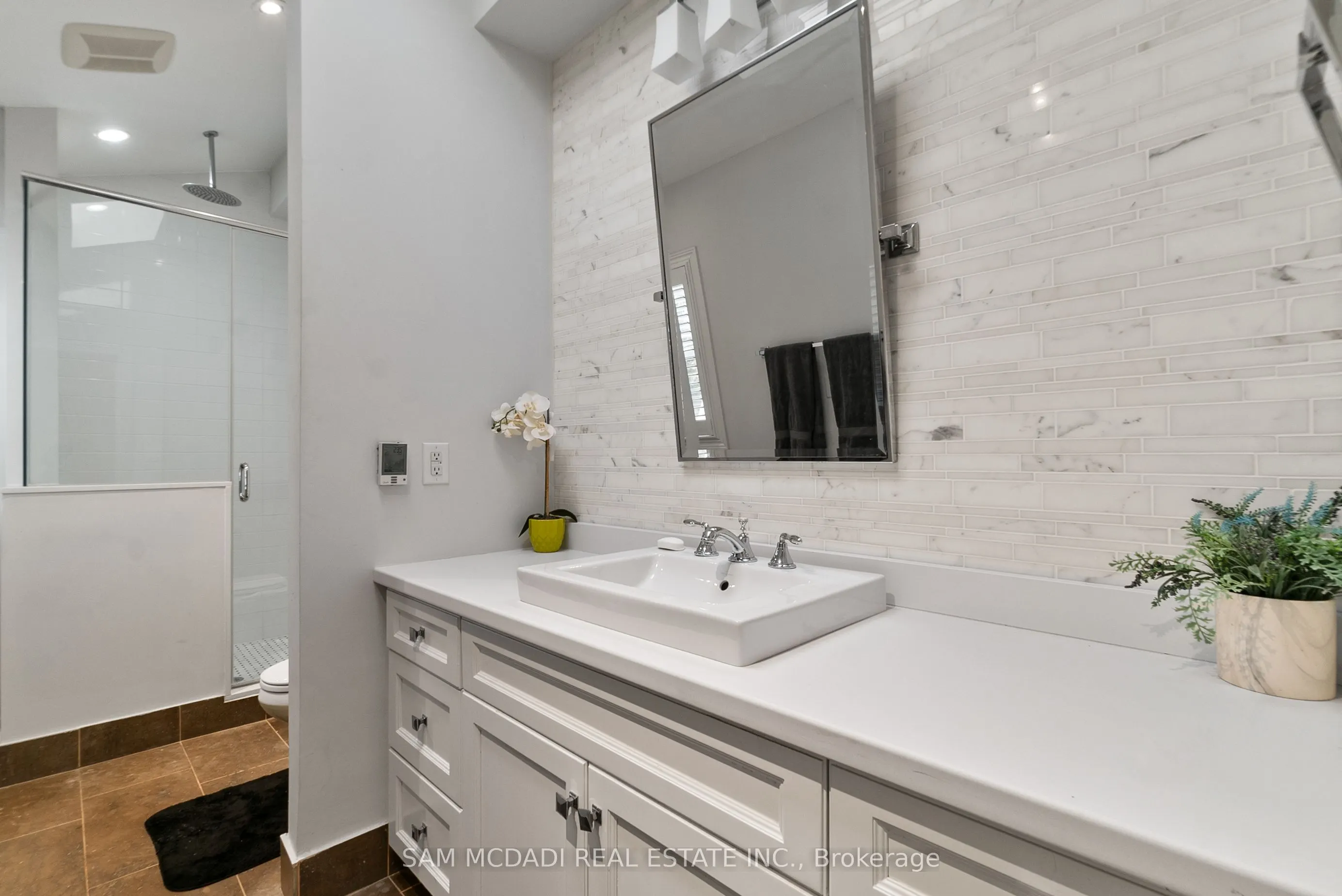 2552 Jarvis Street