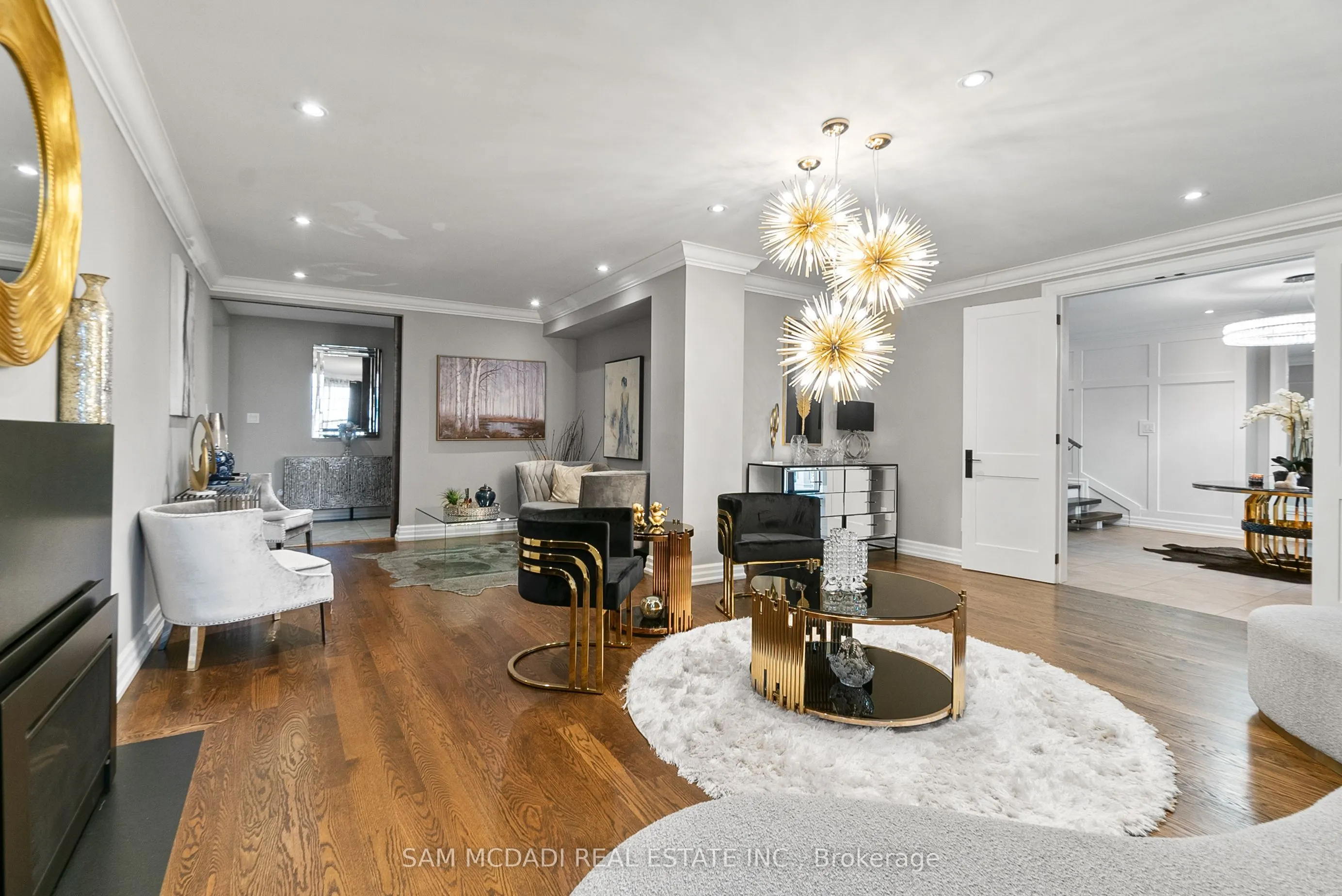 2552 Jarvis Street