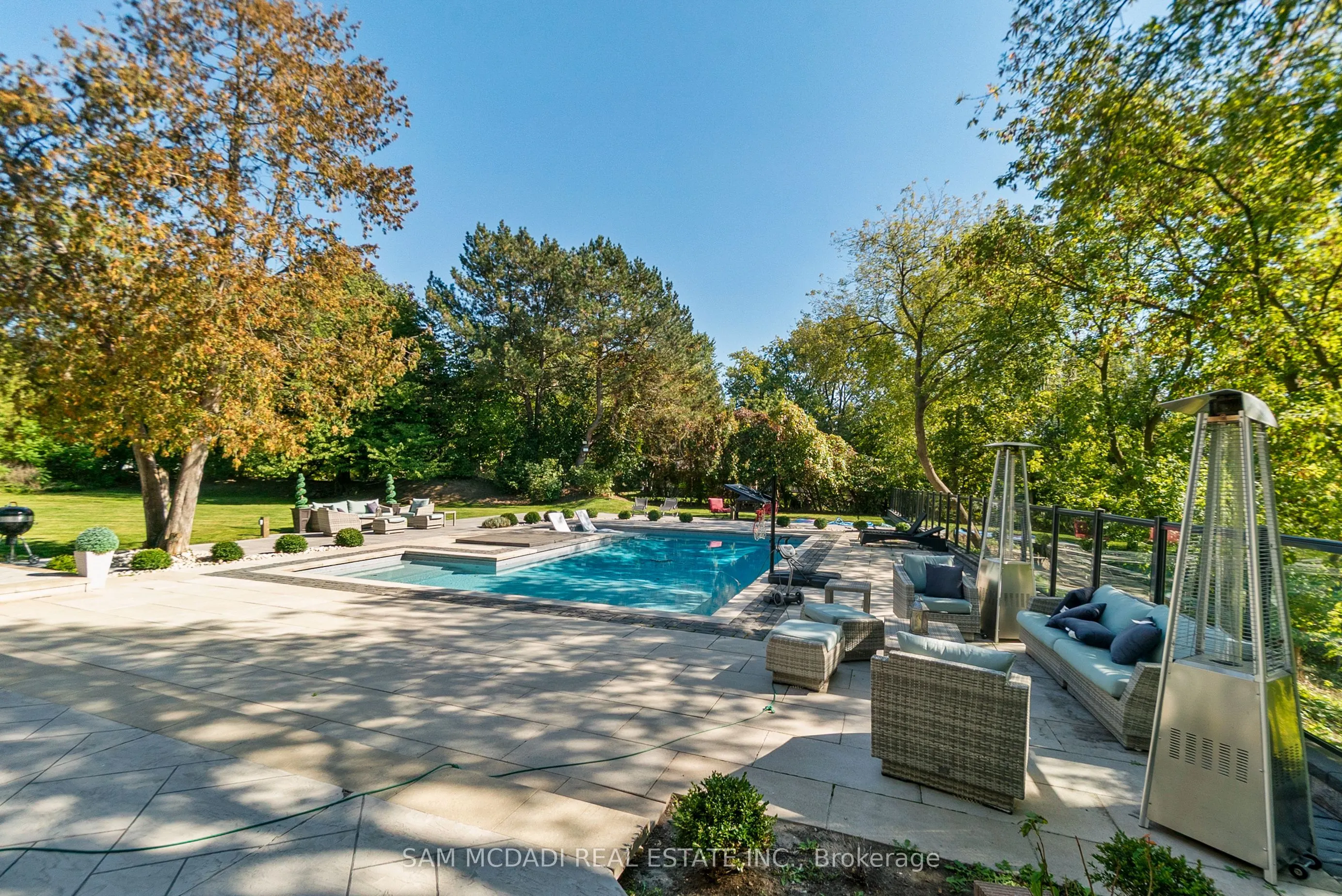 2552 Jarvis Street