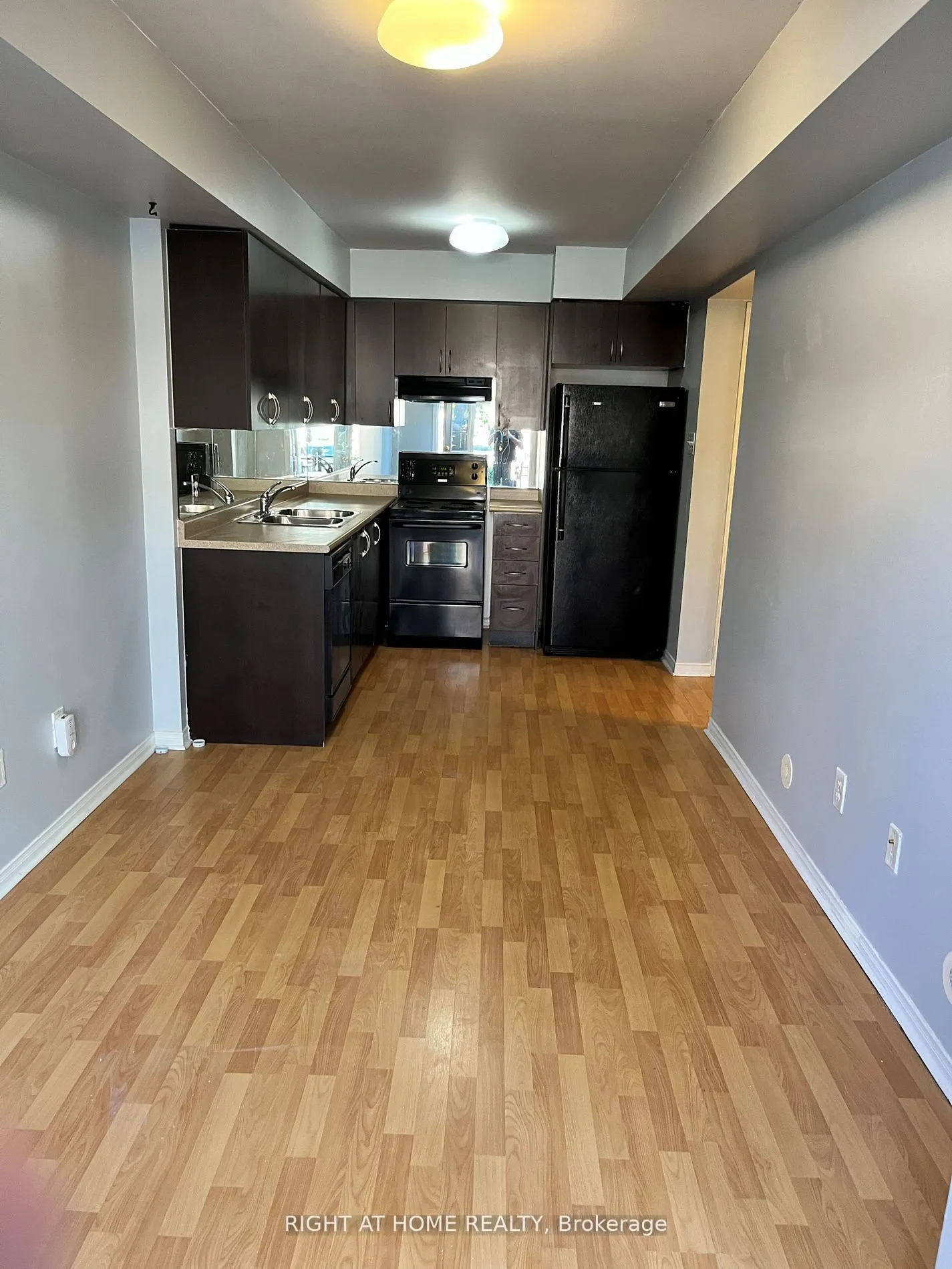 4975 southampton Drive #323
