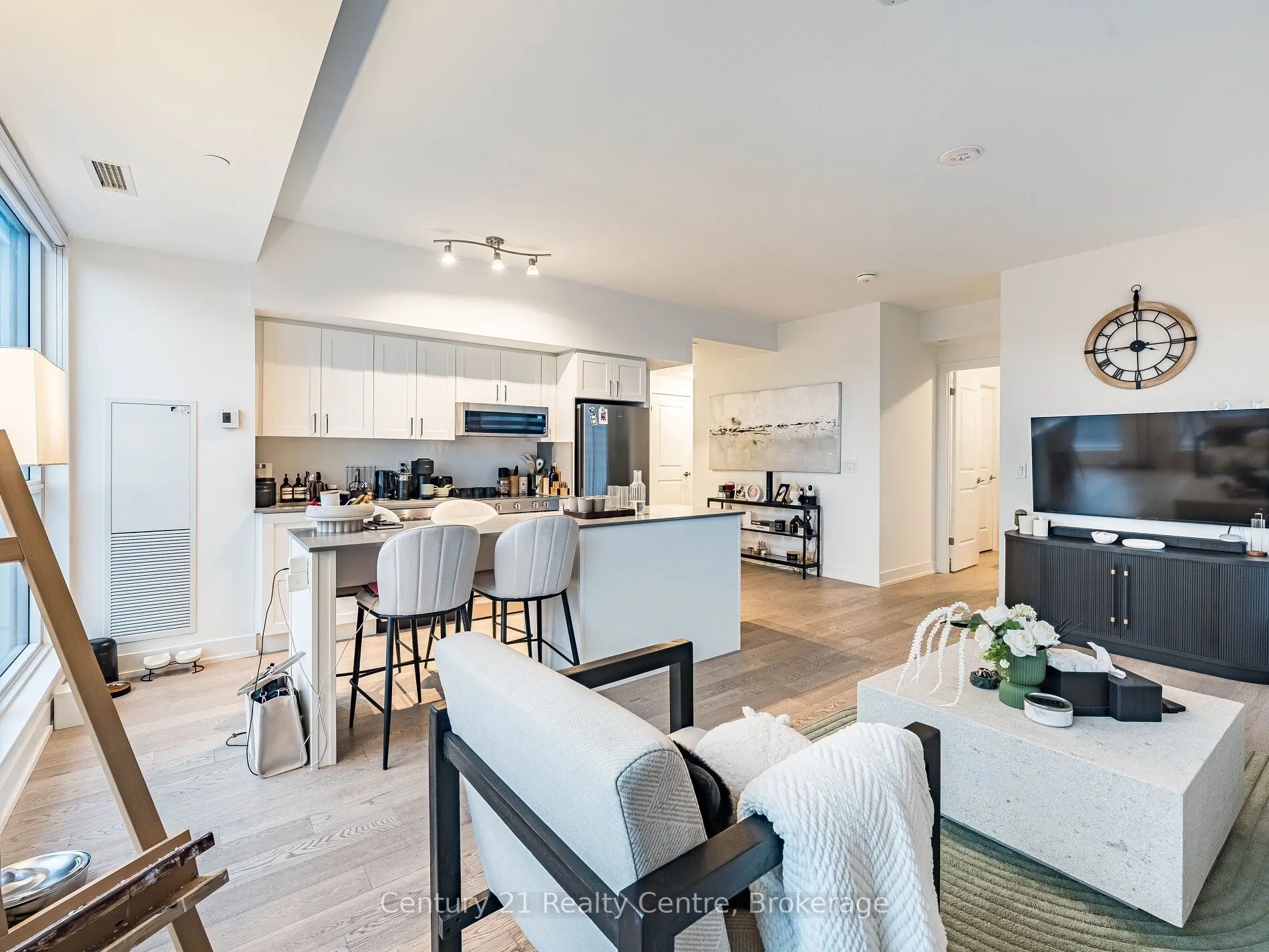 1063 Douglas McCurdy Common #303
