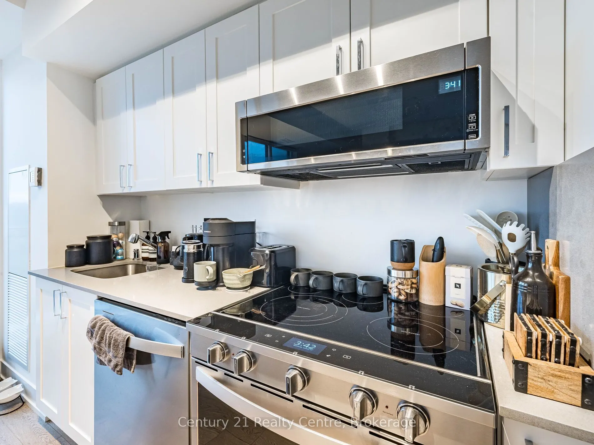 1063 Douglas McCurdy Common #303