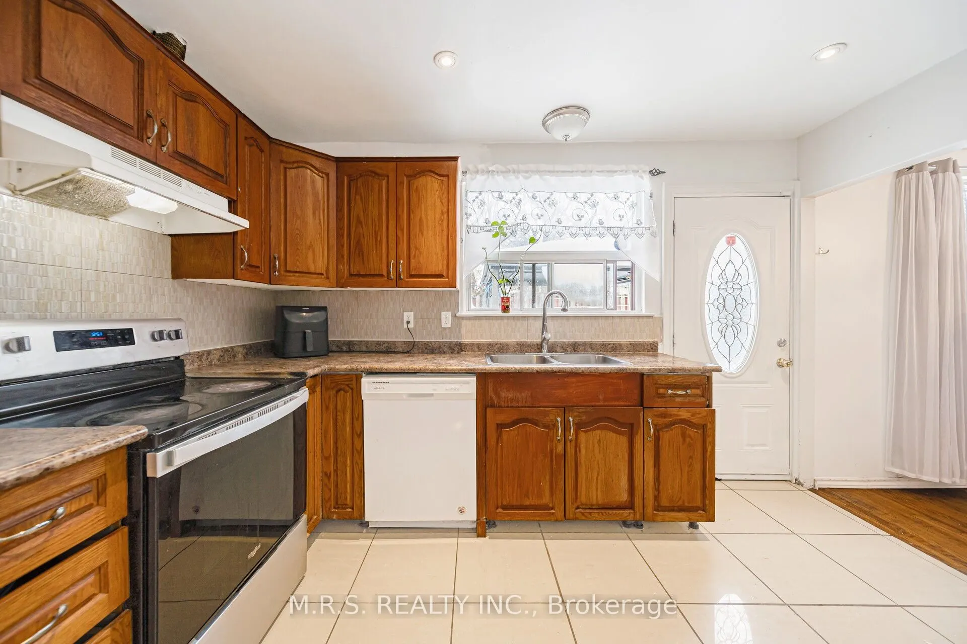 61 Bloomington Crescent