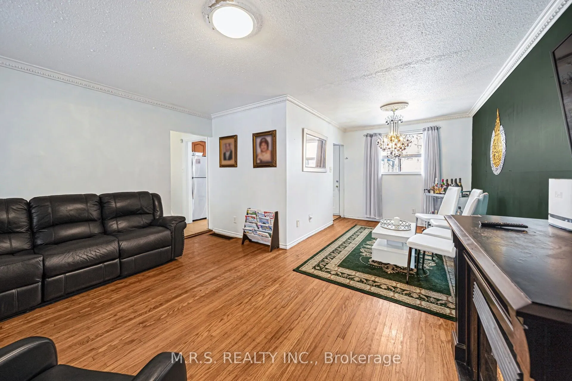 61 Bloomington Crescent