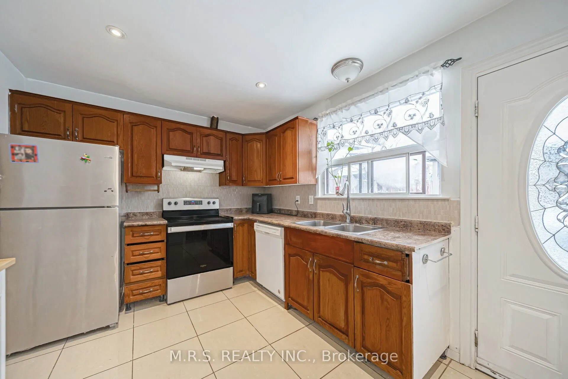61 Bloomington Crescent