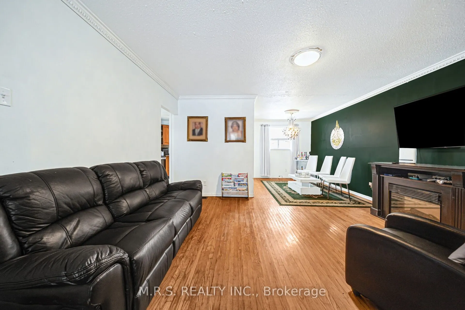 61 Bloomington Crescent