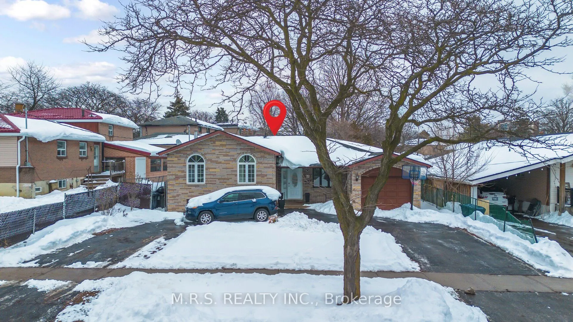 61 Bloomington Crescent