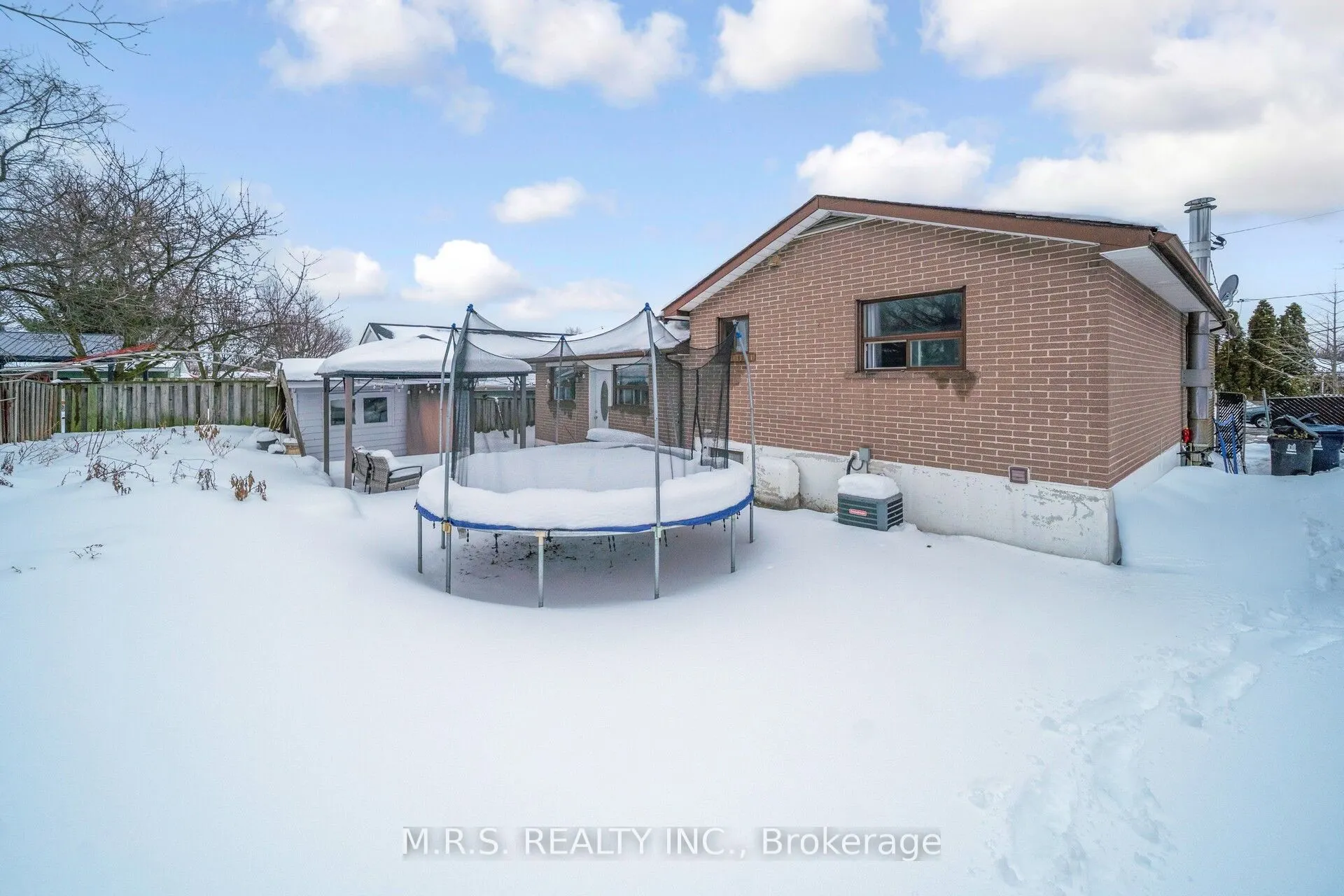 61 Bloomington Crescent